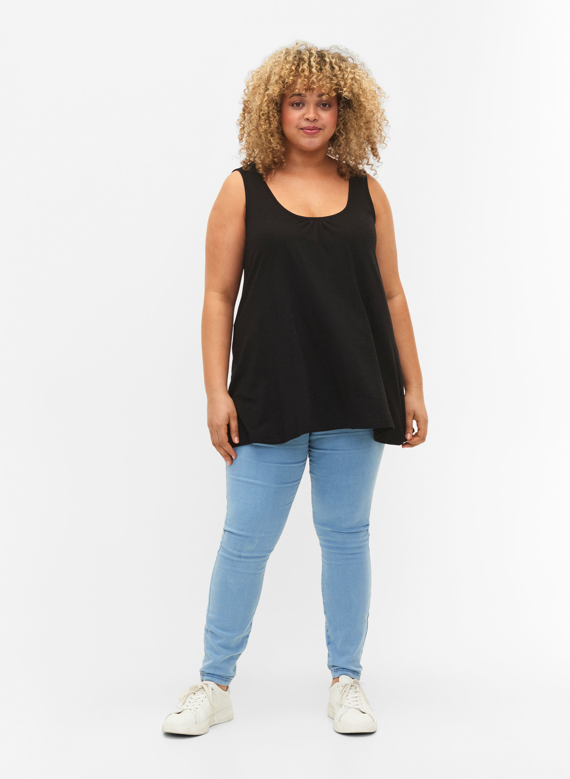 Zizzi Top avec forme en A et col rond, Black, Model image number 2