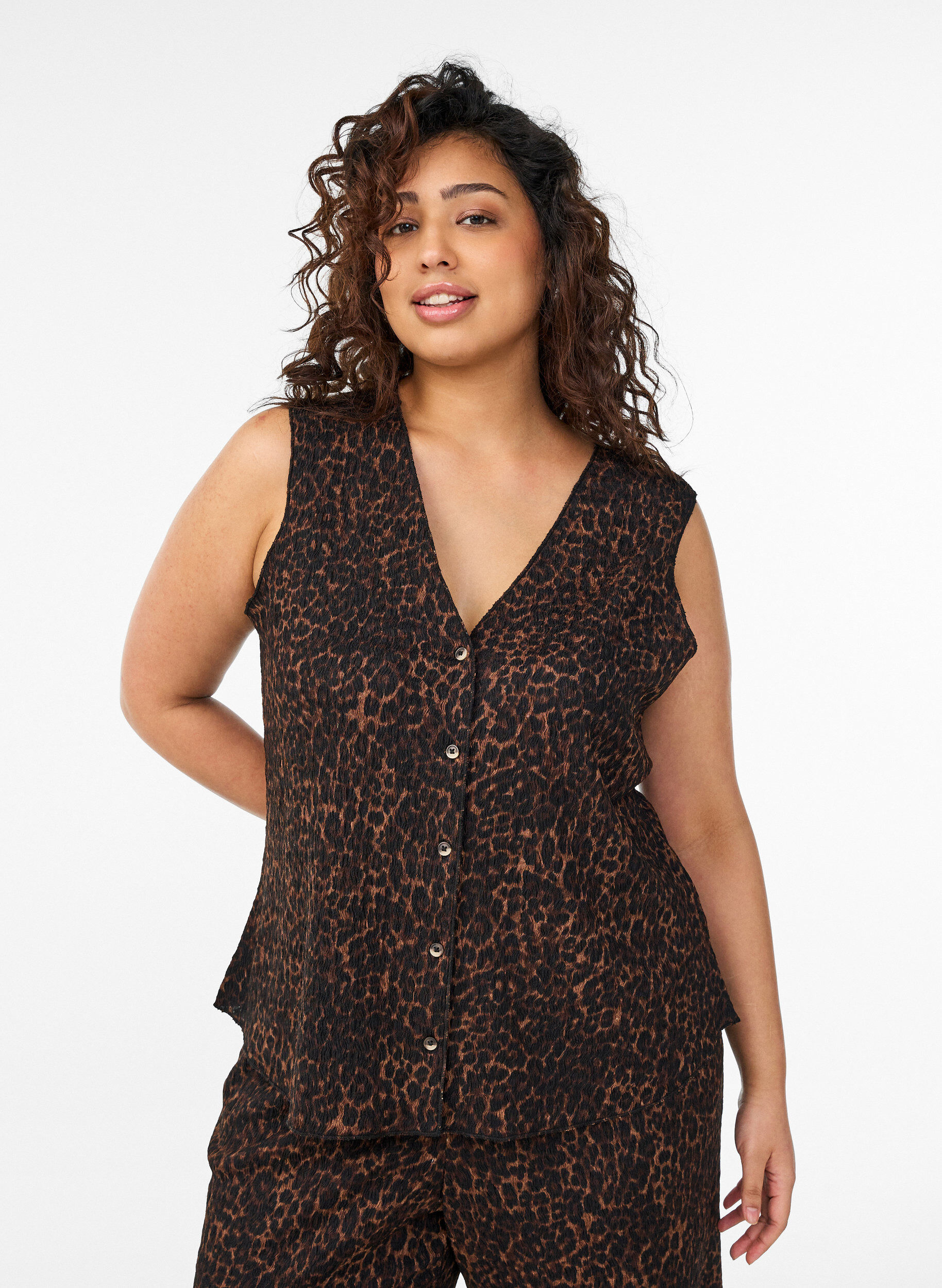 Top sans manches &agrave; texture ondul&eacute;e et fermeture boutonn&eacute;e, Marron, Model