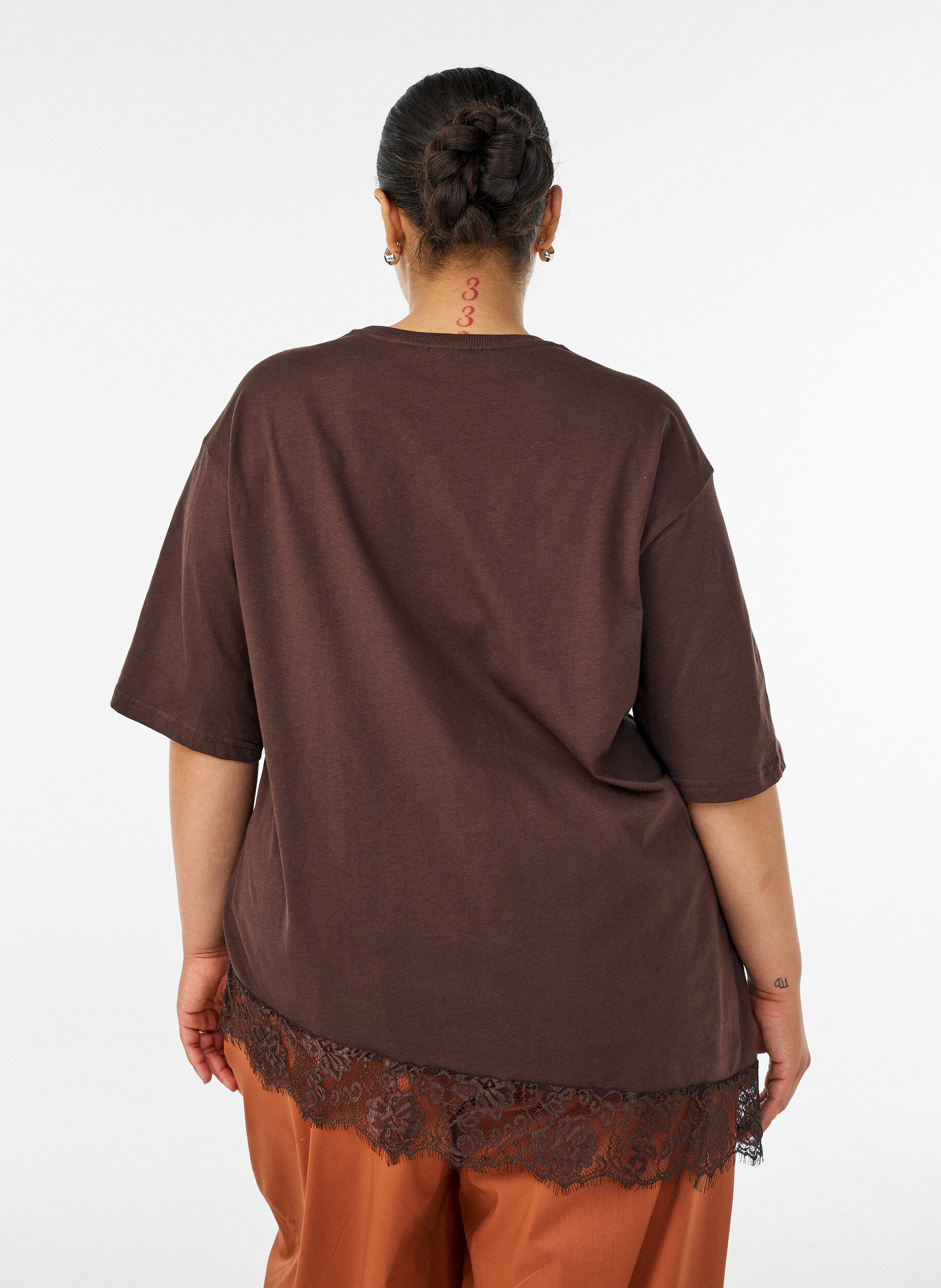 ZizziT-shirt avec ourlet asym&eacute;trique en dentelle, Marron, Model image number 2