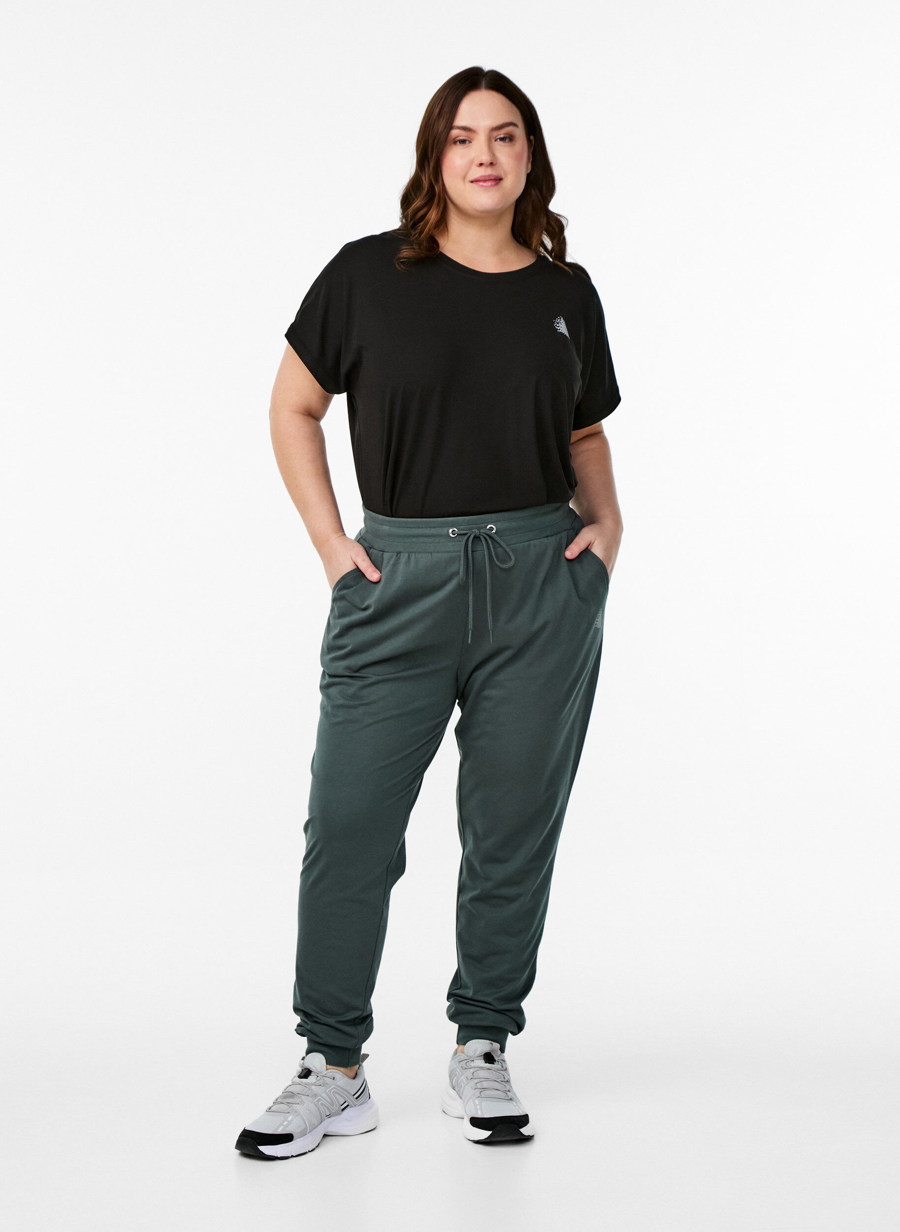 Zizzi Pantalon de surv&ecirc;tement ample avec poches, Vert fonc&eacute;, Model image number 0