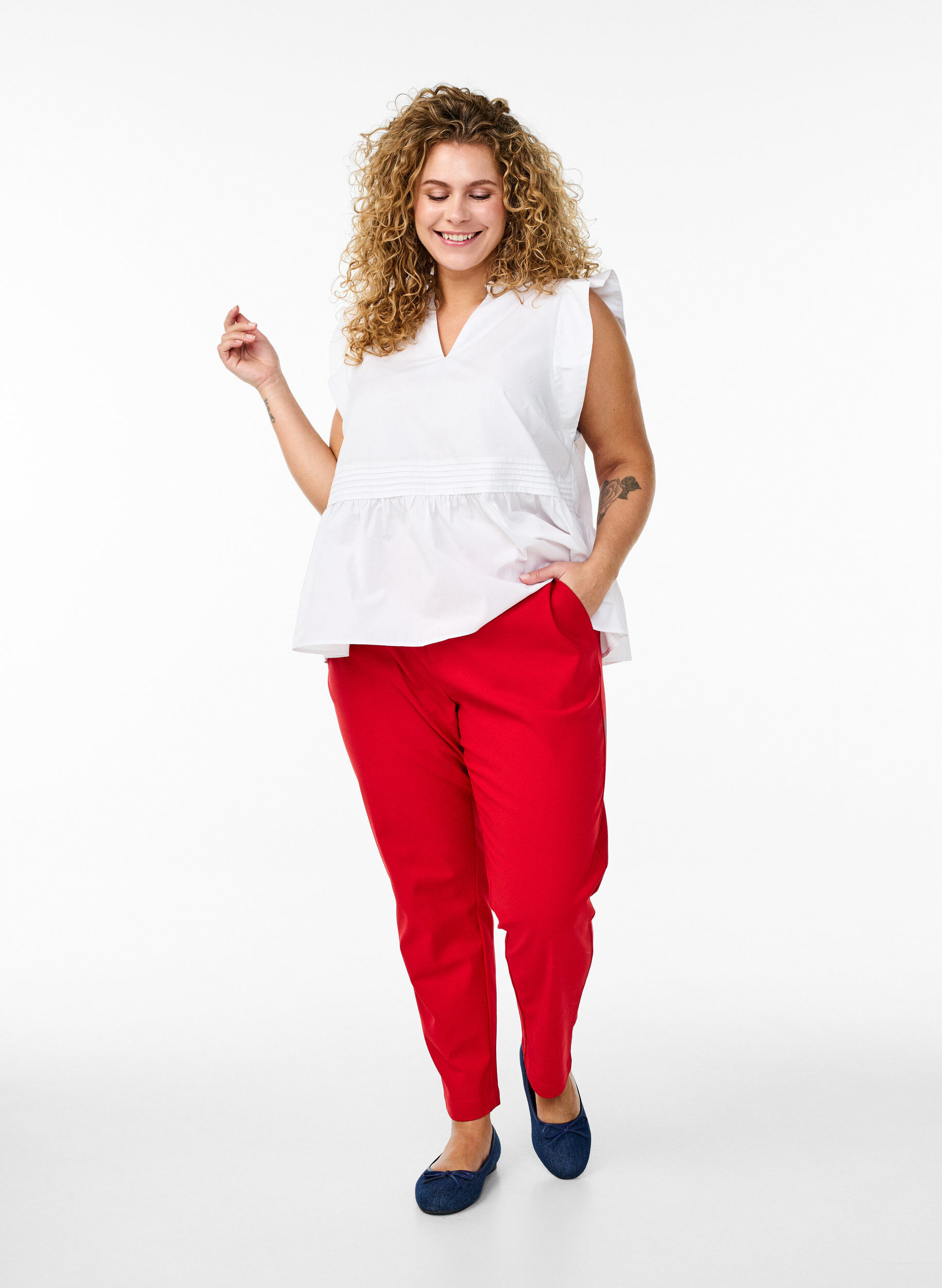 Pantalon coupe droite &agrave; taille haute, Rouge, Model