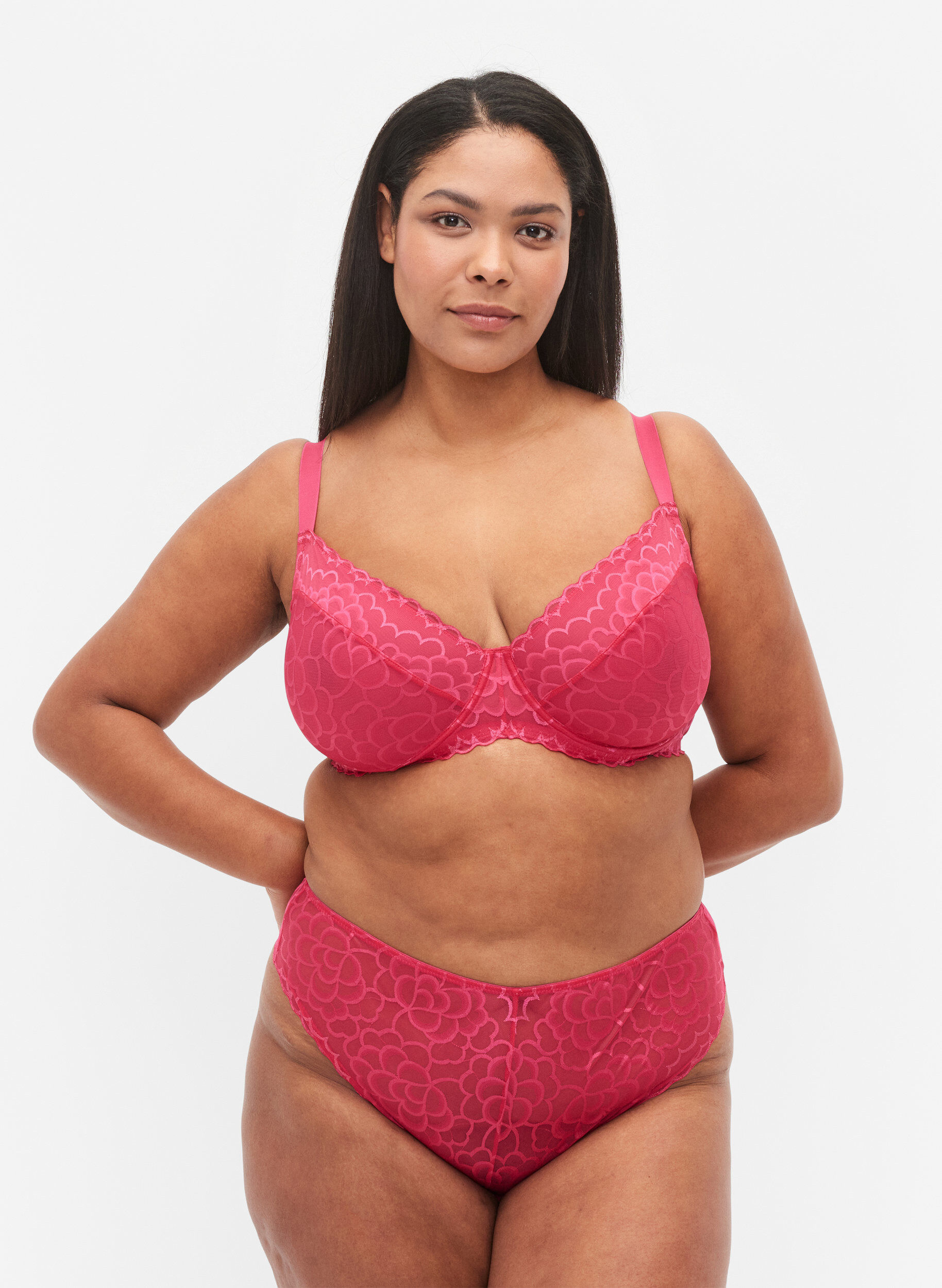 Zizzi String avec dentelle et taille r&eacute;guli&egrave;re, Jazzy, Model image number 0