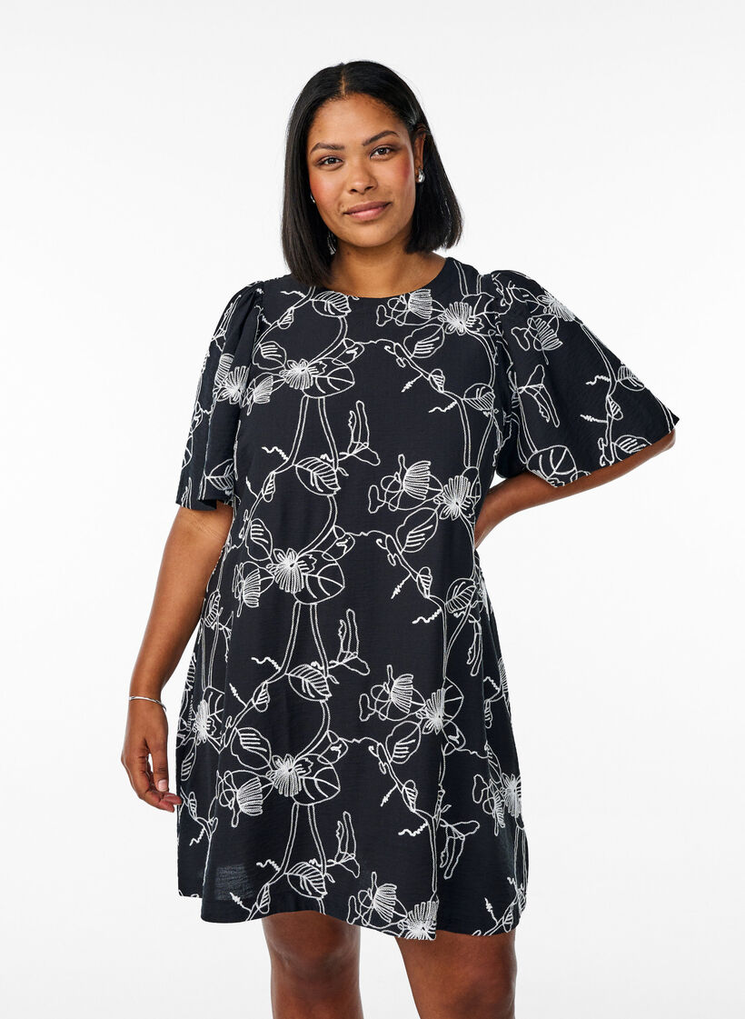 Robe trap&egrave;ze courte &agrave; motif brod&eacute;, Noir, Model image number 0