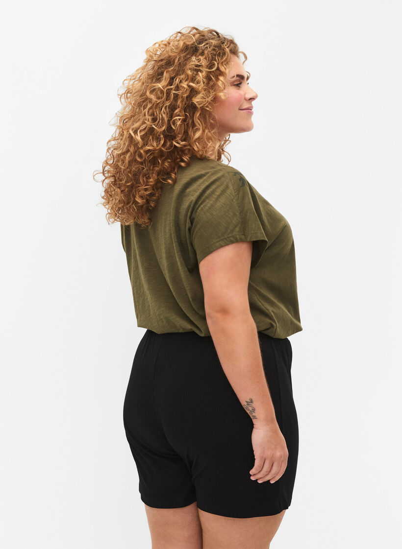 Short ample en viscose avec côtes, Black, Model image number 1