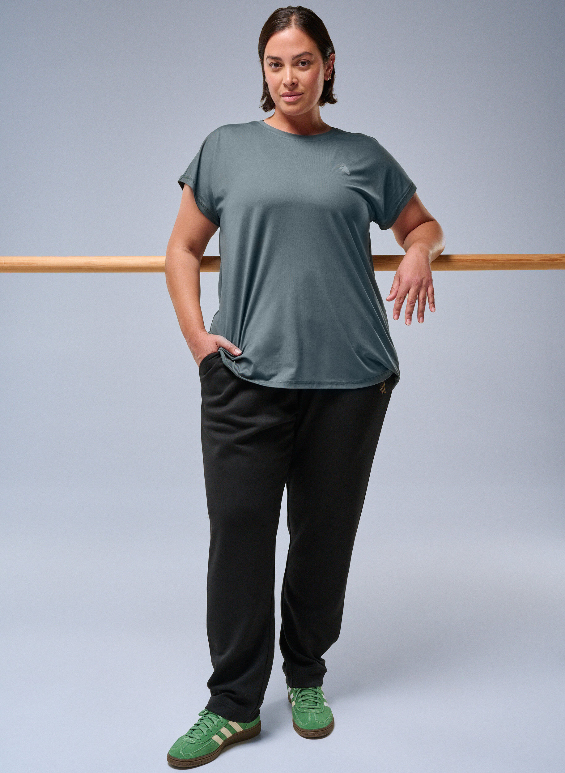 Zizzi Pantalons de surv&ecirc;tement avec poches et taille haute, Noir, Image image number 0