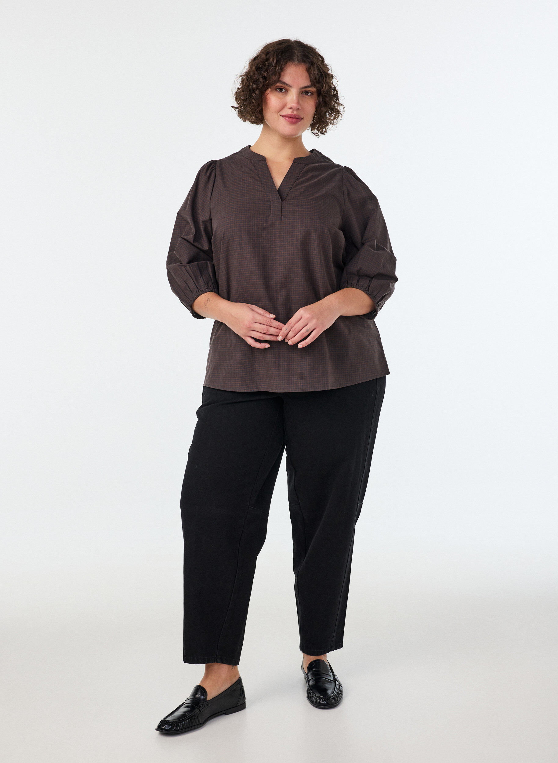 ZizziBlouse &agrave; carreaux avec col en V et manches 3/4, Marron, Model image number 1