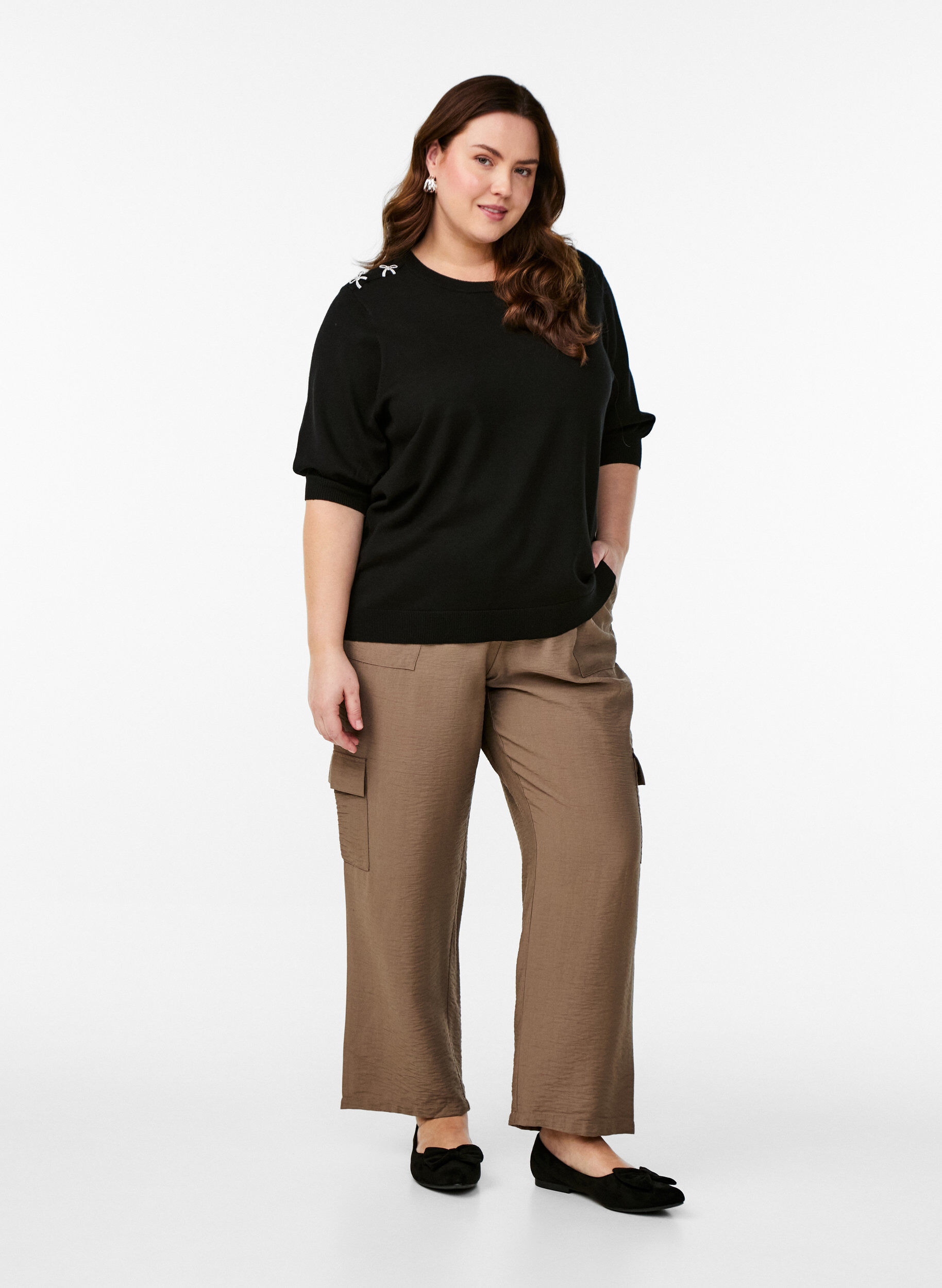 Zizzi chemisier maille &agrave; manches courtes et petits n&oelig;uds, Noir, Model image number 1