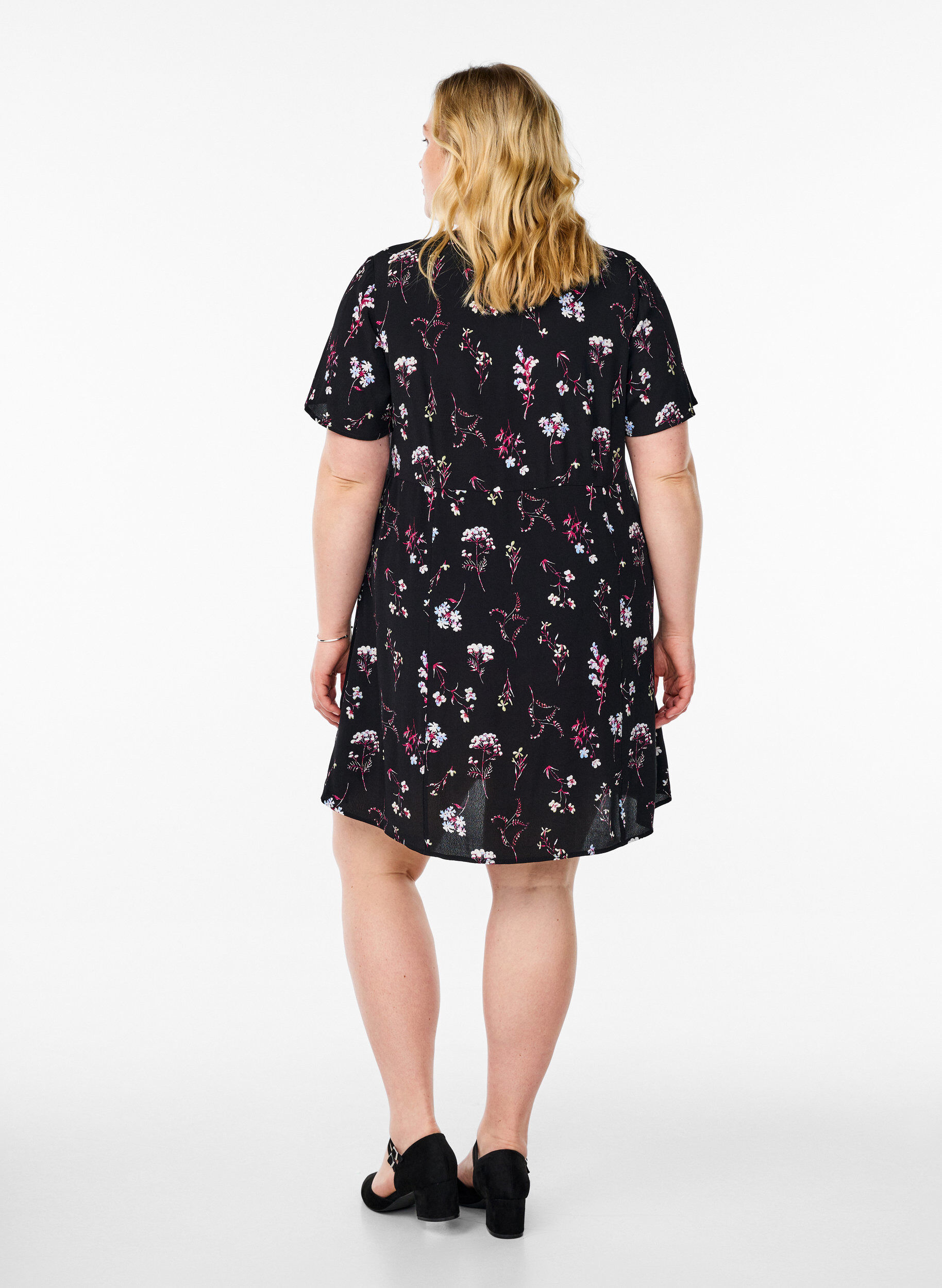 Zizzi Robe courte avec imprim&eacute; floral, Noir, Model image number 2