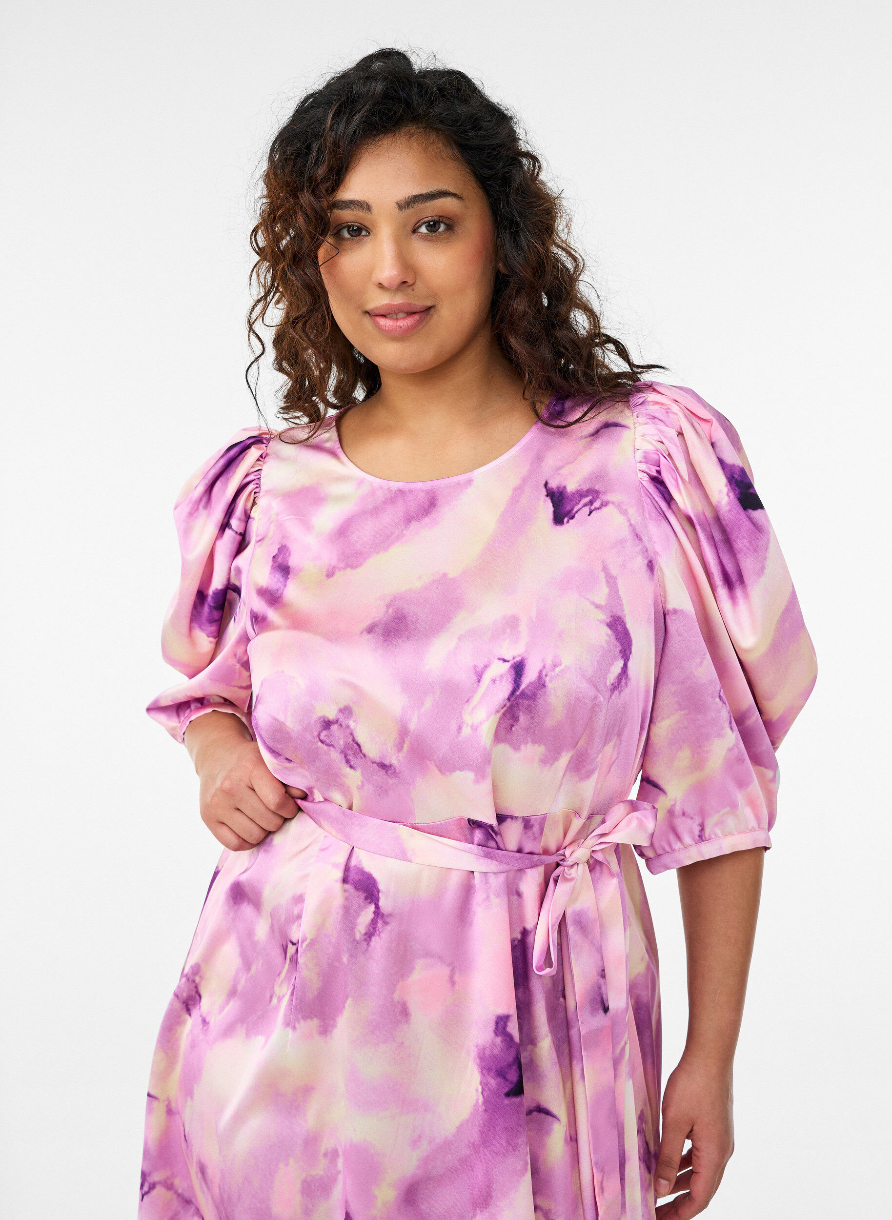 Zizzi Robes de soir&eacute;e &agrave; manches courtes avec ceinture &agrave; n&oelig;ud, Violet, Model image number 2