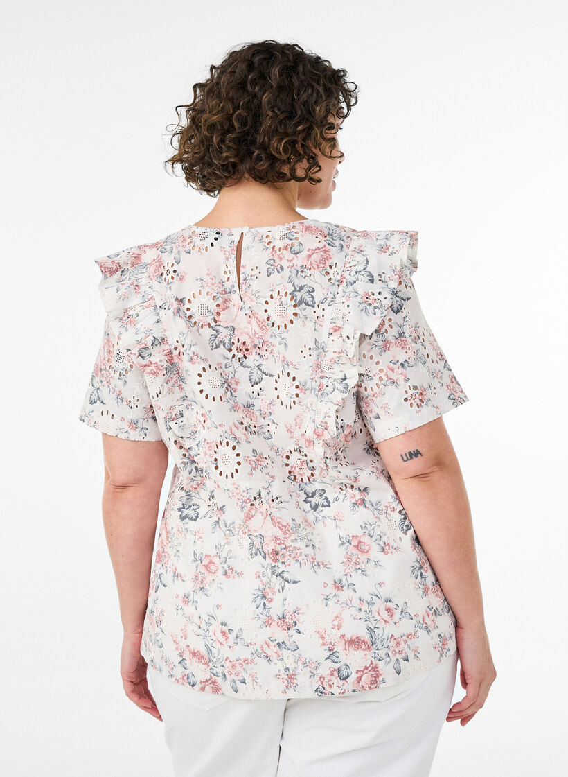 Blouse en coton avec broderie anglaise et volants, Rose poudr&eacute;e, Model image number 2