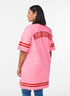 Robe T-shirt courte avec d&eacute;tails sportifs, Rose, Model image number 2
