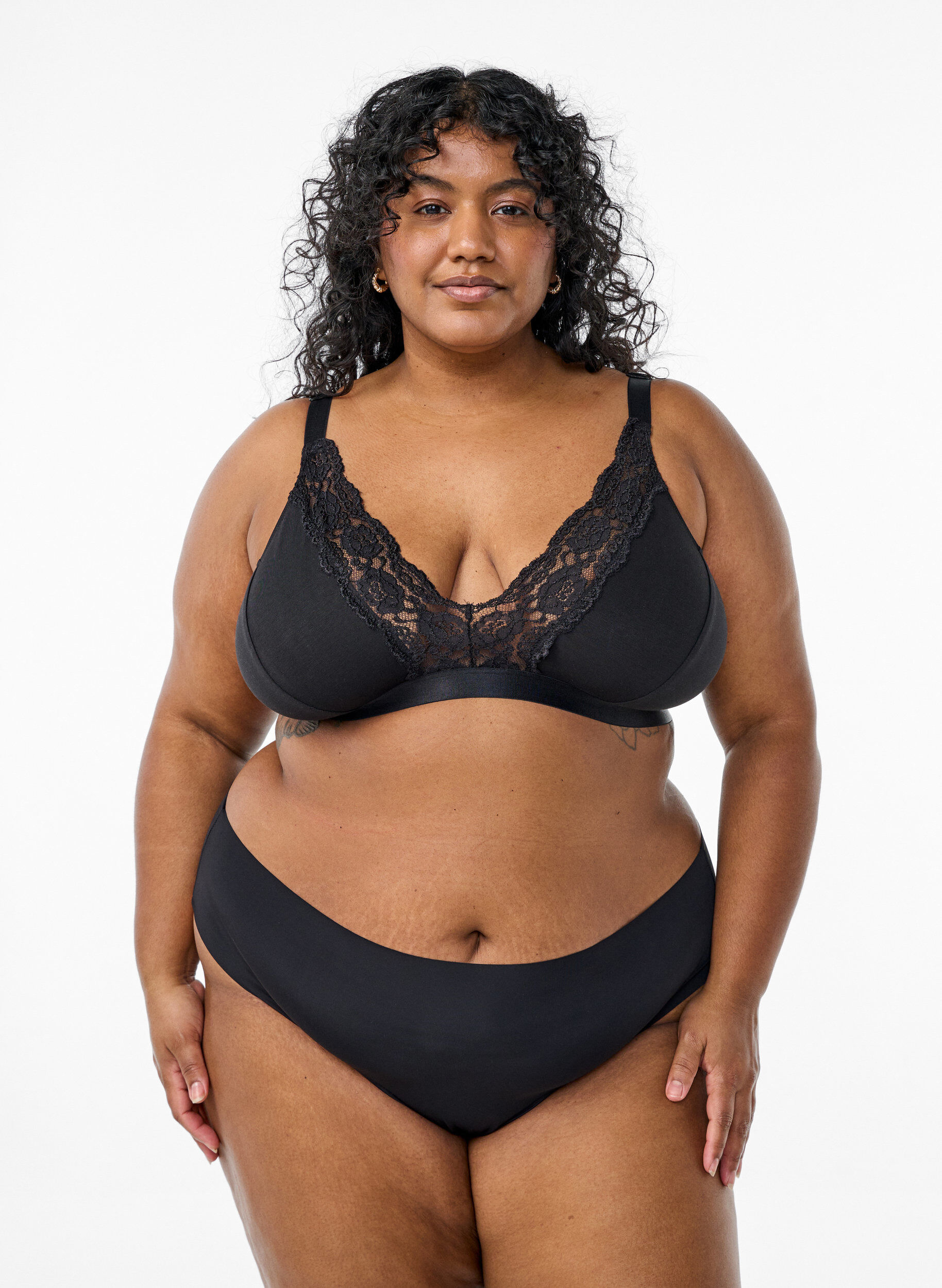Zizzi Soutien-gorge sans armature en coton avec dentelle, Noir, Model image number 1