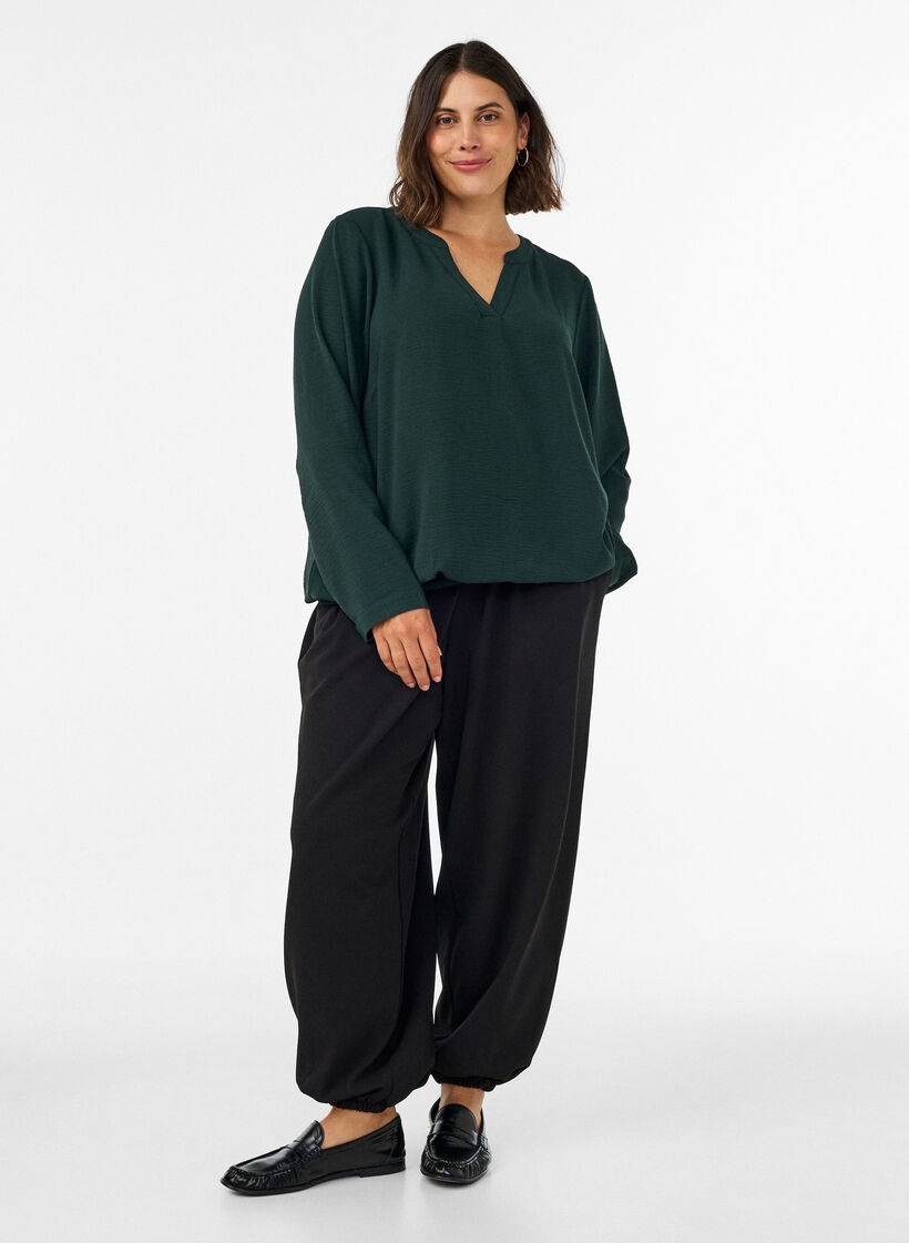 Blouse &agrave; la silhouette ballon avec col en V, Vert fonc&eacute;, Model image number 1