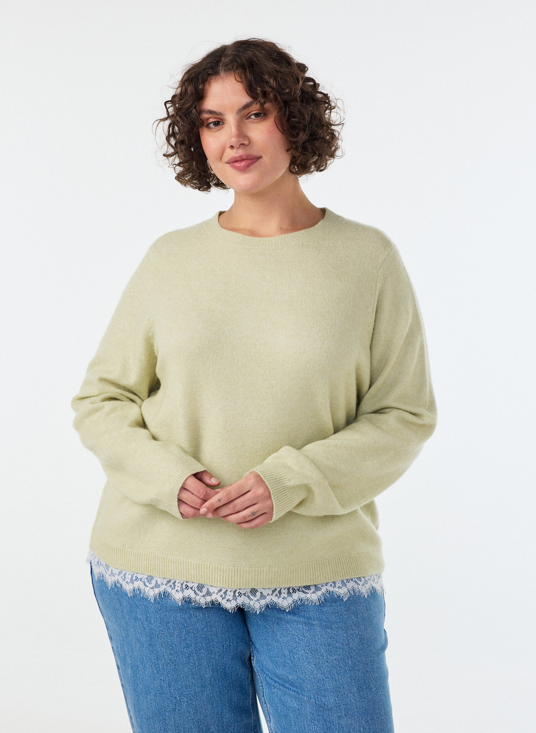 ZizziBlouse en maille avec bordure en dentelle &agrave; l'ourlet, Vert clair, Model image number 0