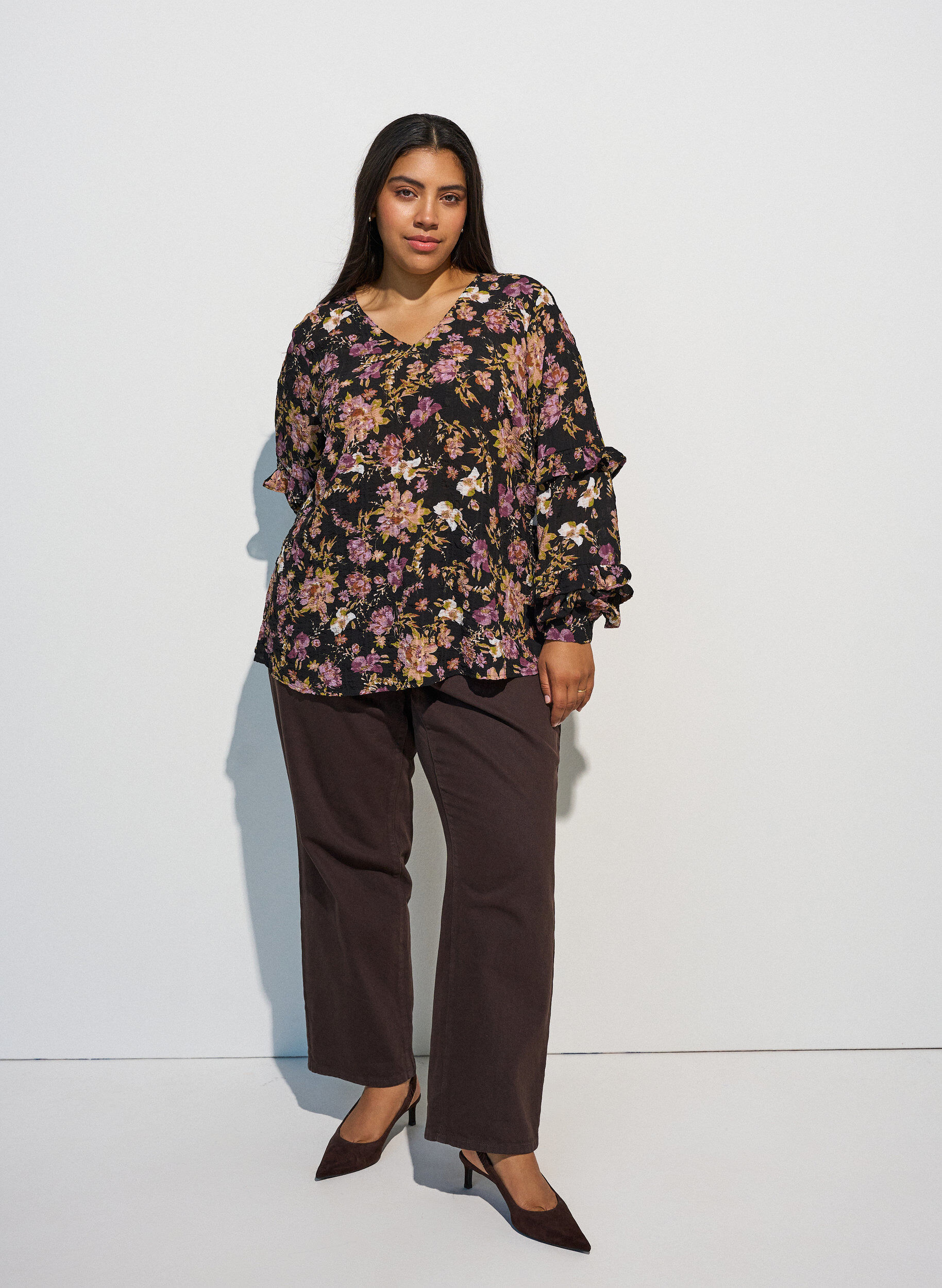 ZizziBlouse avec imprim&eacute; floral et volants, Noir, Model image number 1