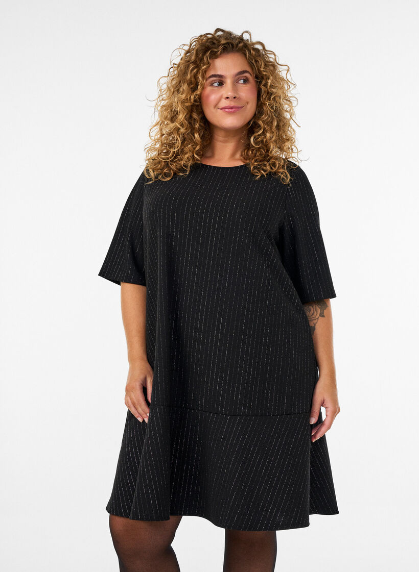 Robe courte coupe &eacute;vas&eacute;e avec des rayures paillet&eacute;es, Noir, Model image number 0