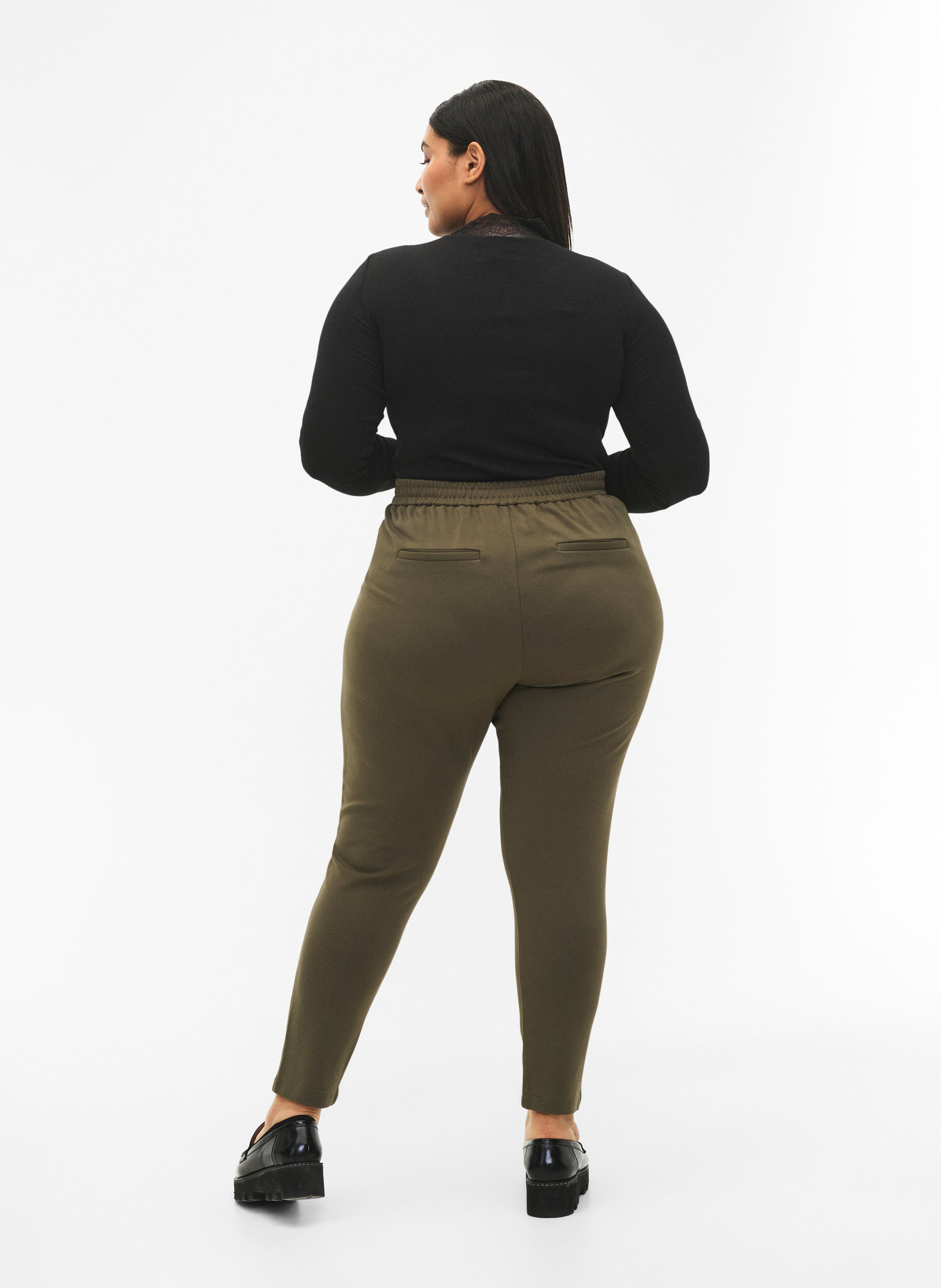 Zizzi Pantalon court avec poches, Vert fonc&eacute;, Model image number 1