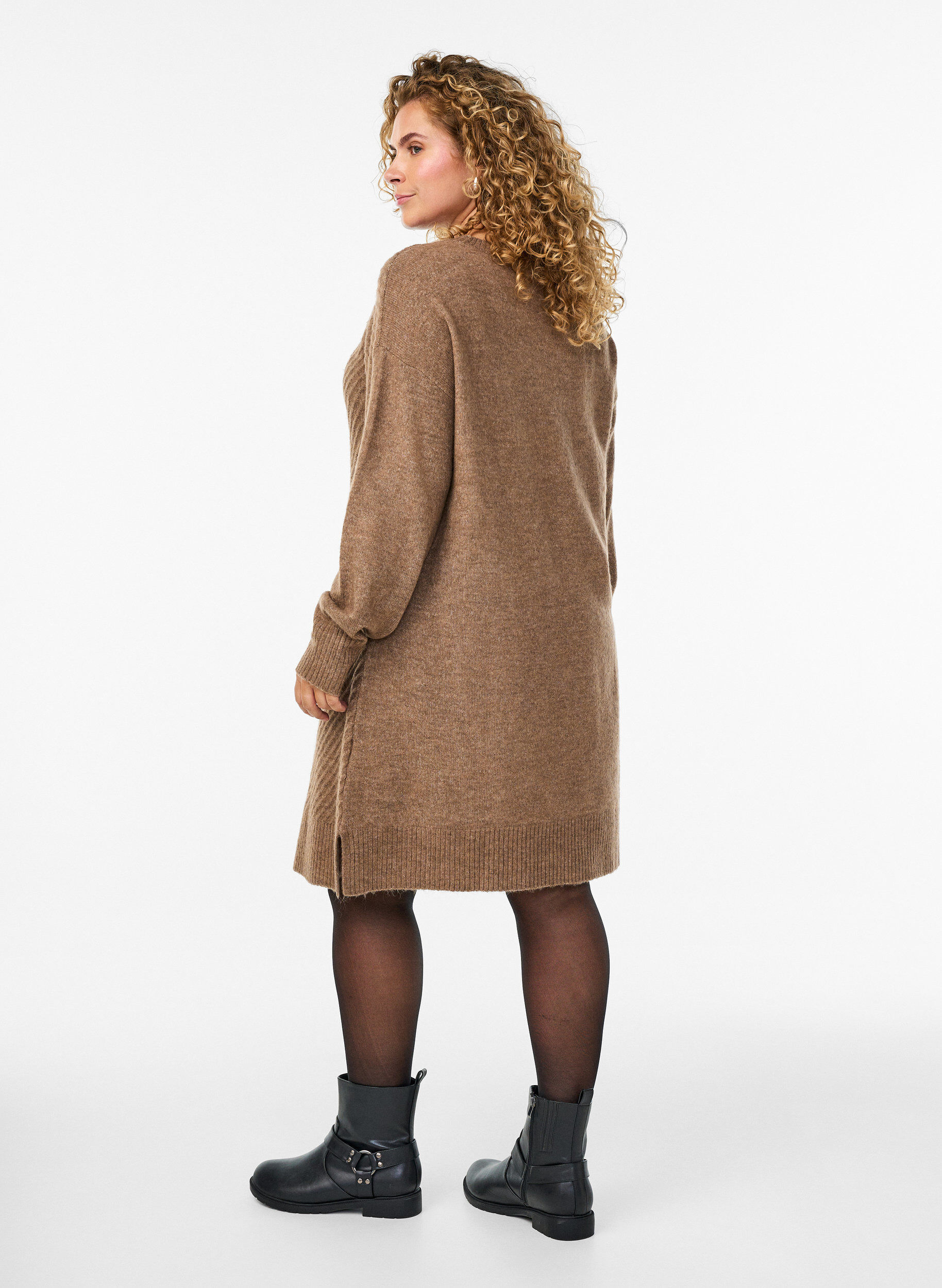 ZizziRobe courte en maille avec un motif textur&eacute; en V, Camel, Model image number 2