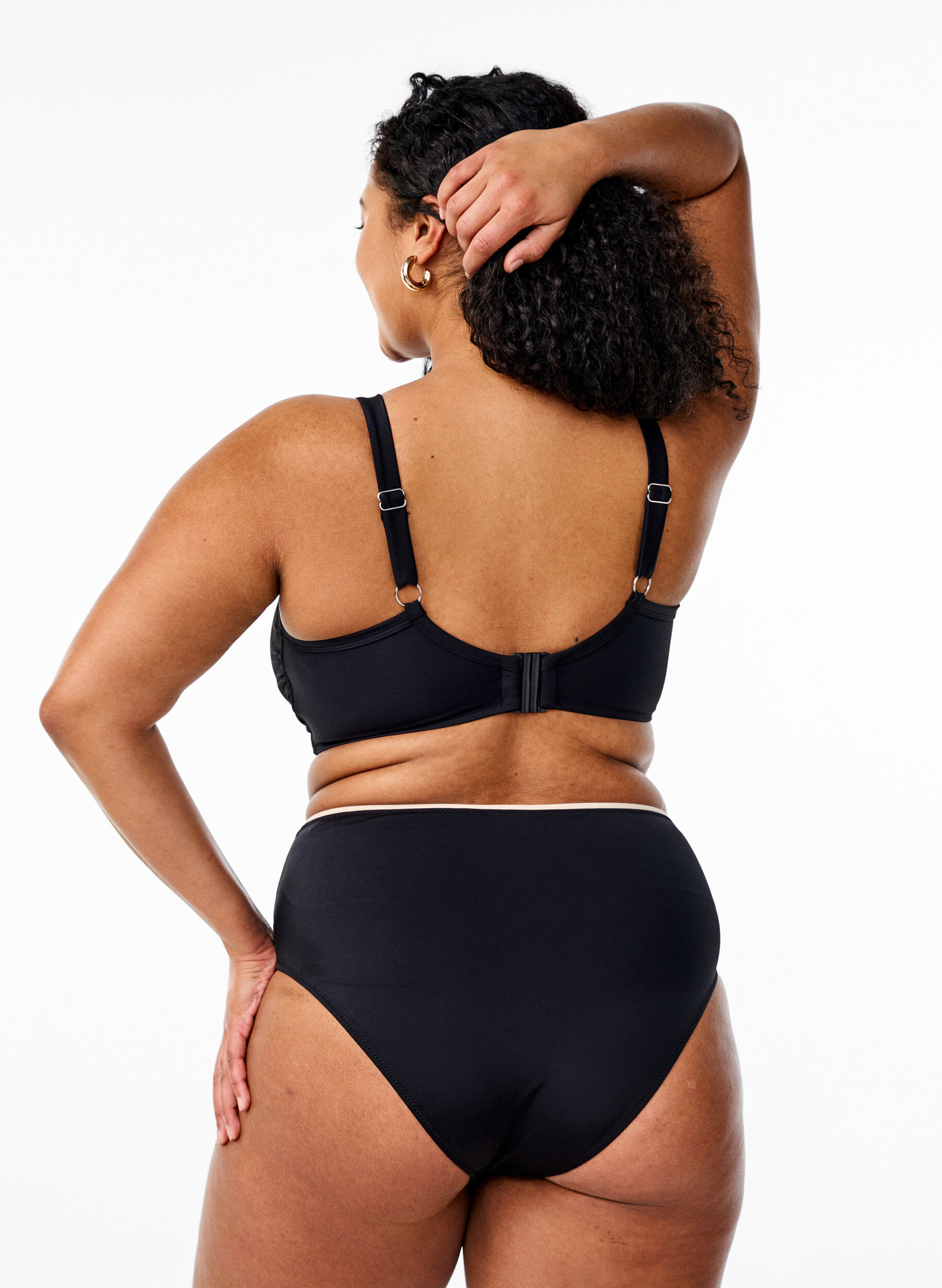 Zizzi Culotte de bikini taille haute Tai, Noir, Model image number 1