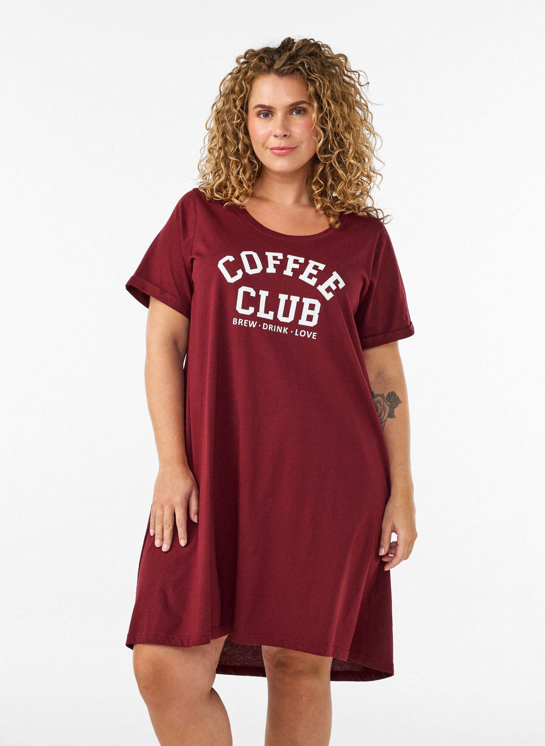 Chemise de nuit &agrave; manches courtes en coton biologique, Bordeaux fonc&eacute;, Model