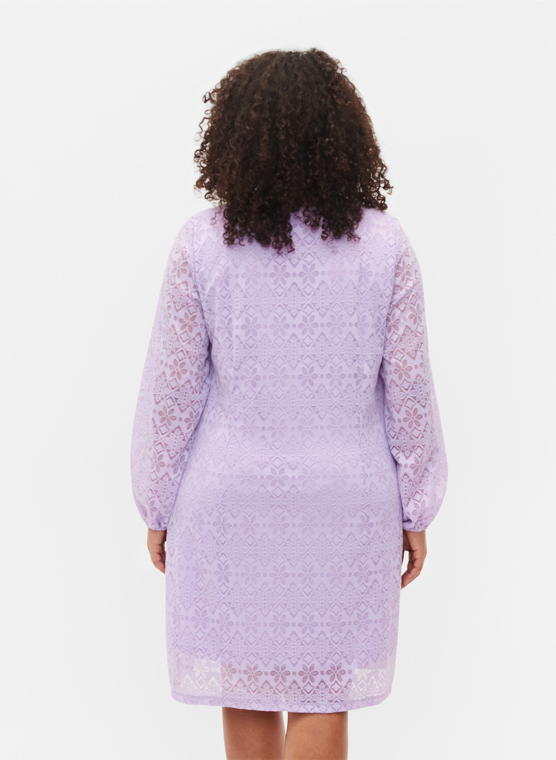 ZizziRobe en dentelle avec d&eacute;coupe en V et manches longues, Pastel Lilac, Model image number 1