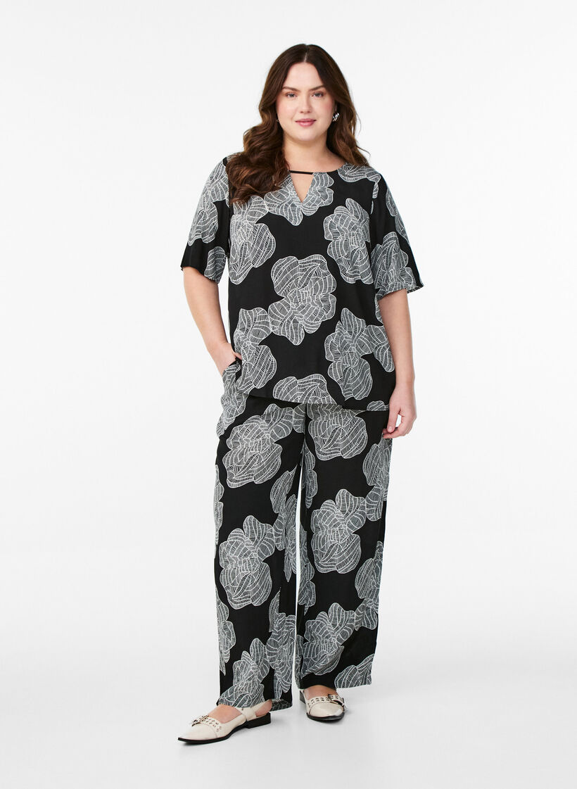 Chemisier à manches courtes en viscose avec imprimé, Noir, Model image number 1