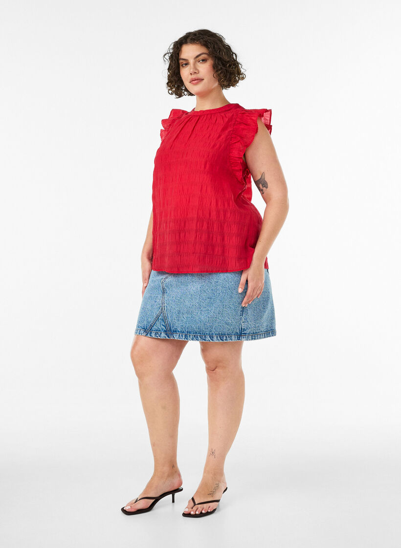 Blouse sans manches textur&eacute;e avec volants, Rouge, Model image number 1