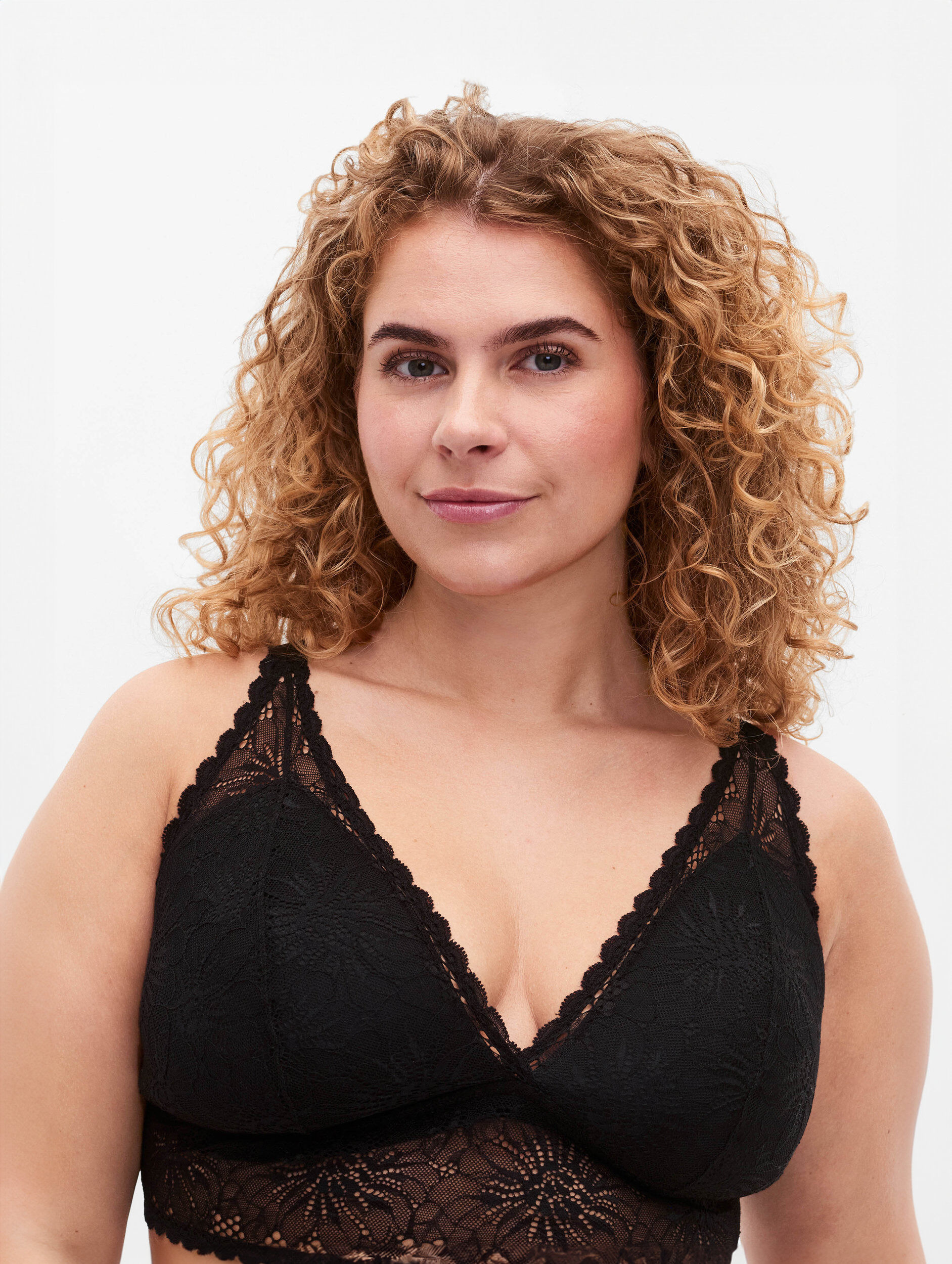 Zizzi Bralette en dentelle avec rembourrage doux, Black, Model image number 0