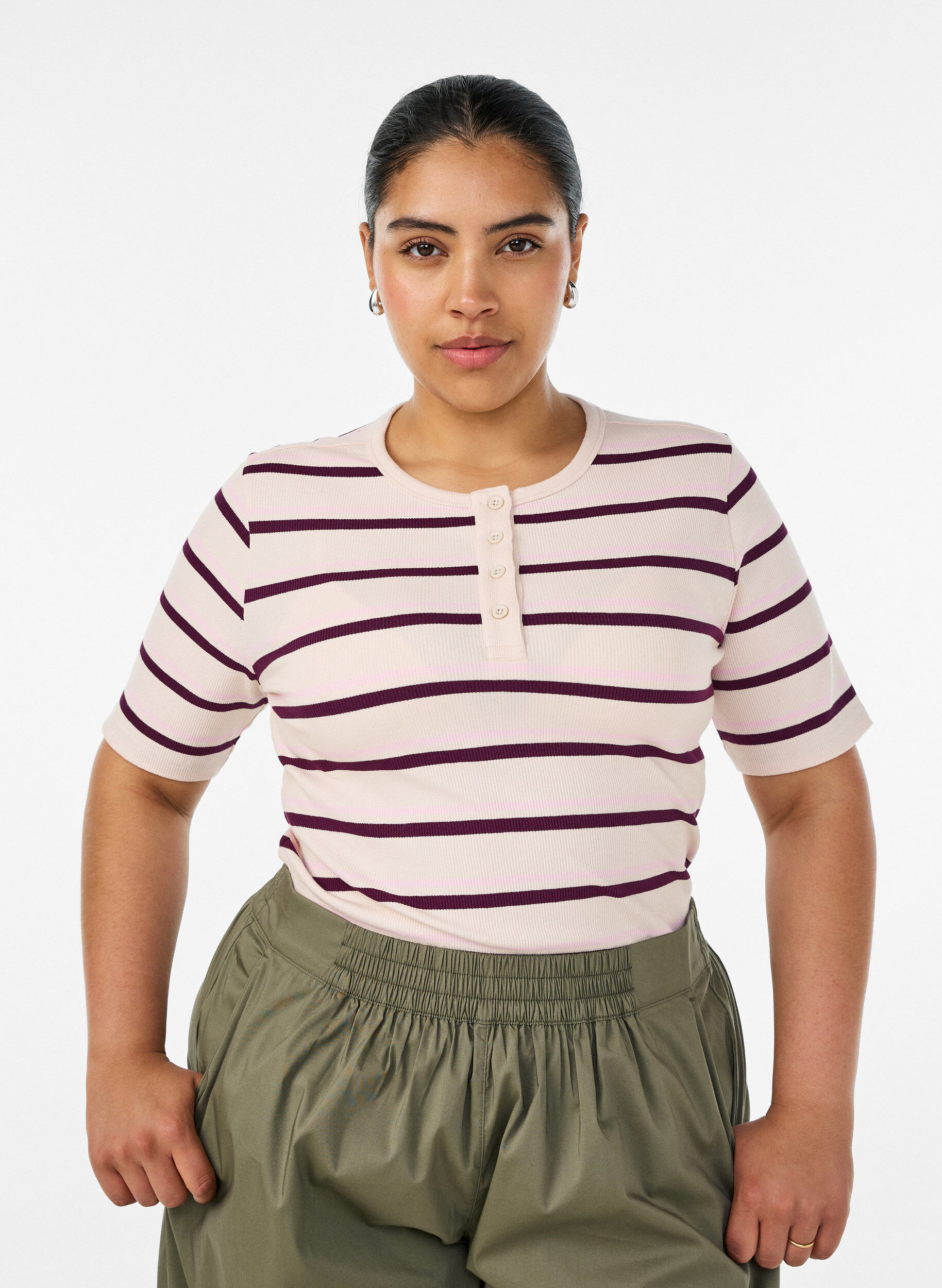 ZizziT-shirt c&ocirc;tel&eacute; &agrave; rayures et d&eacute;tail boutonn&eacute;, Violet, Model image number 0