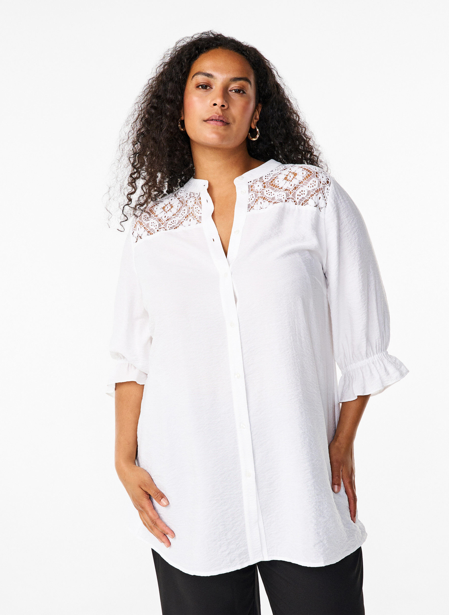 Zizzi Chemise longue en viscose avec d&eacute;tail en dentelle, Bright White, Model image number 0