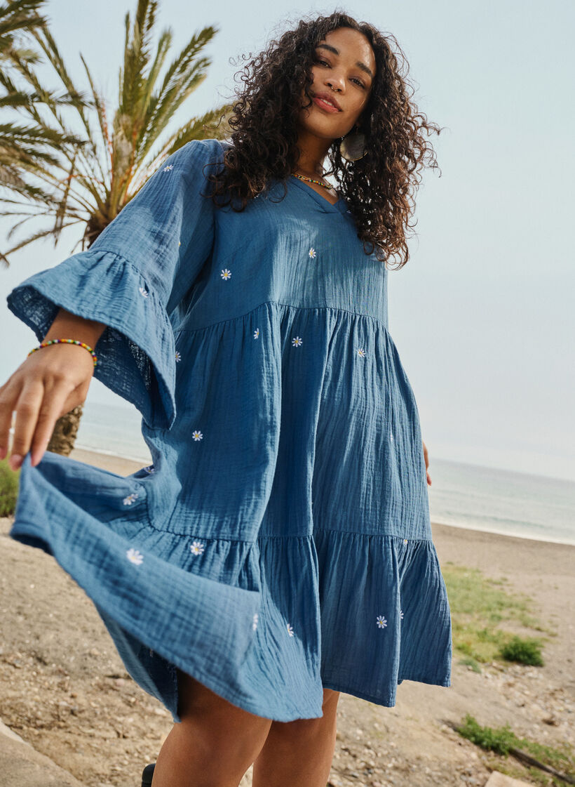 Robe en coton doux avec des fleurs brodées, Blue Horizon Daisy, Image image number 0