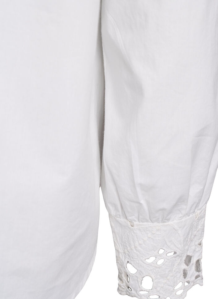 Blouse avec col en V et d&eacute;tails en broderie anglaise, Blanc, Packshot