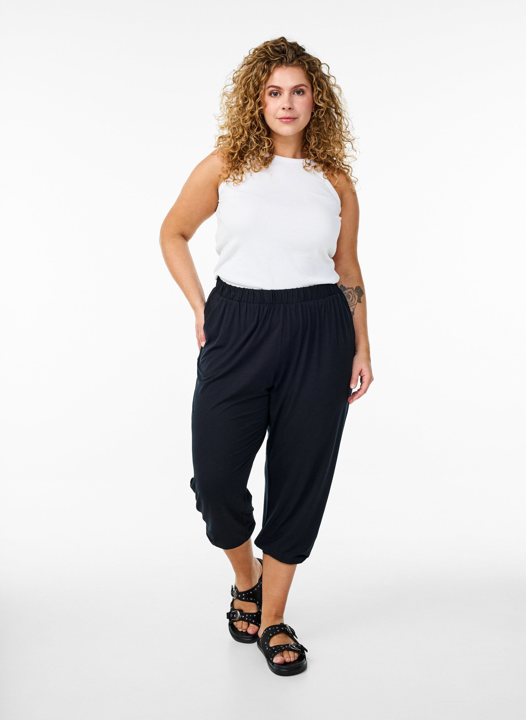 Zizzi Pantalon en jersey 3/4 &agrave; taille haute, Black, Model image number 0