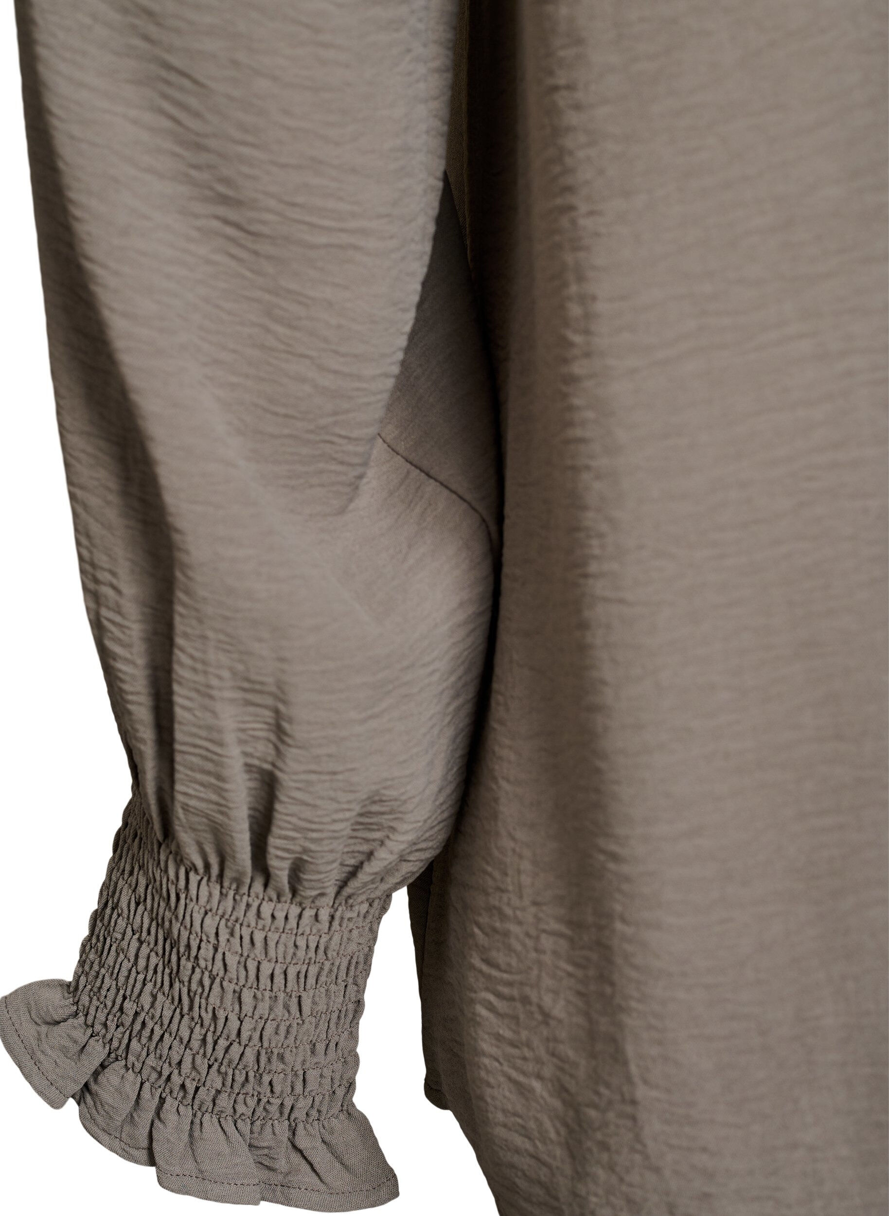 Zizzi Blouse avec poignets smock&eacute;s et col en V, Beige, Packshot image number 3