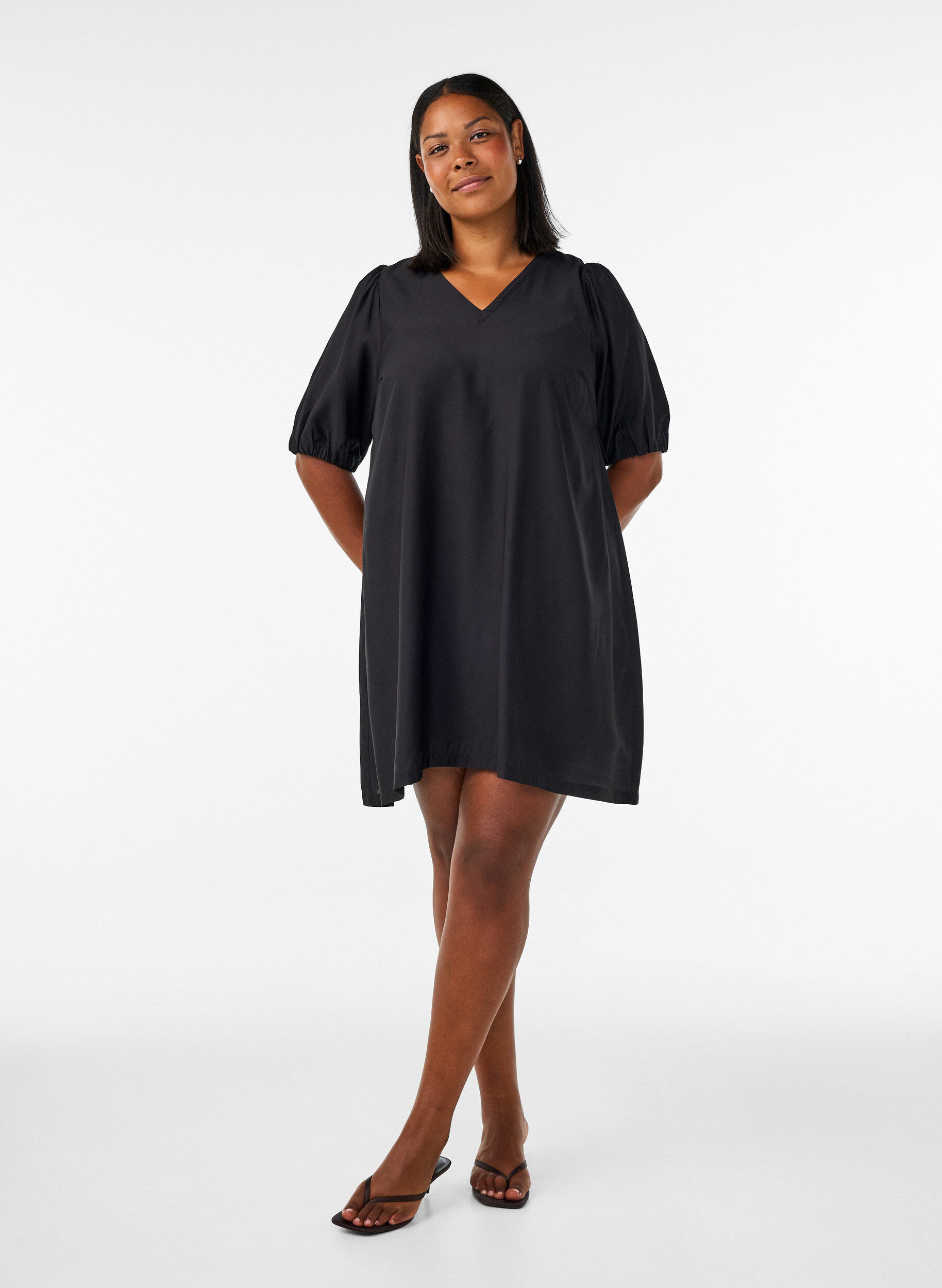 ZizziRobe courte coupe &eacute;vas&eacute;e avec col en V, Noir, Model image number 1