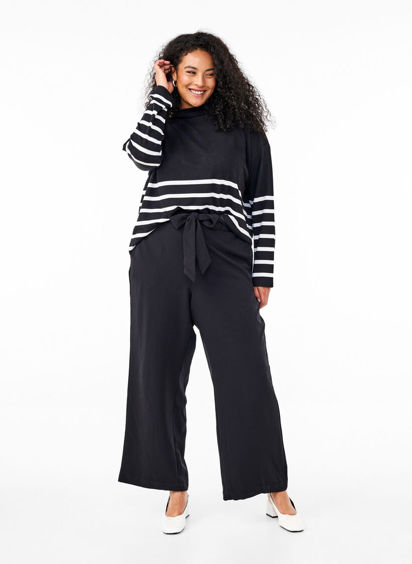 Chemisier avec un col haut et des manches longues, Noir, Model image number 1