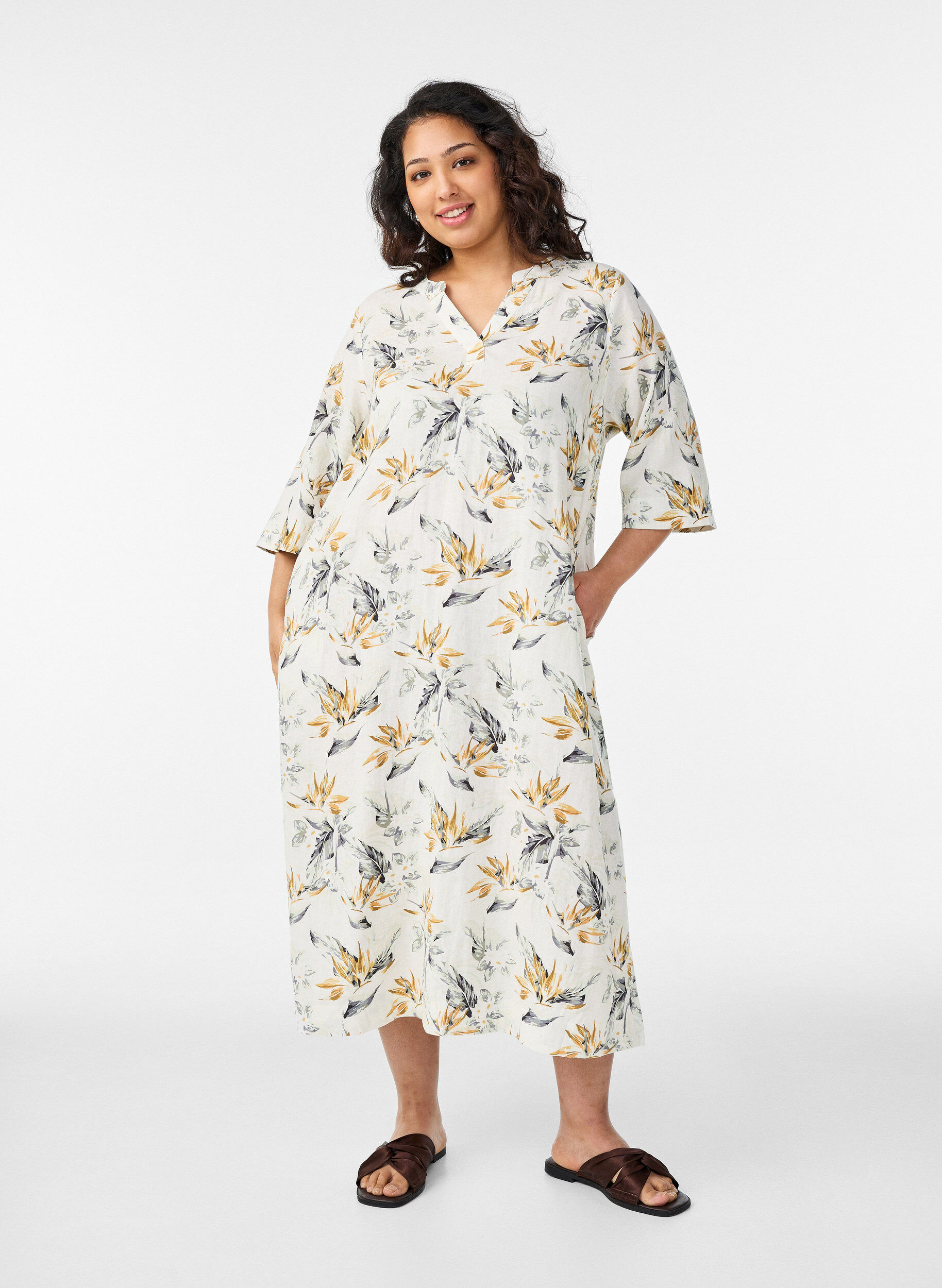Robe midi en lin et viscose avec manches mi-longues, Blanc, Model