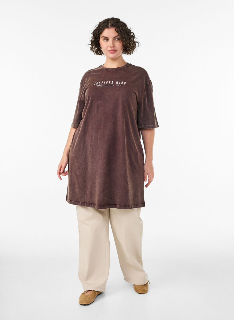 Robe T-shirt ample avec effet d&eacute;lav&eacute;, Marron, Model image number 1
