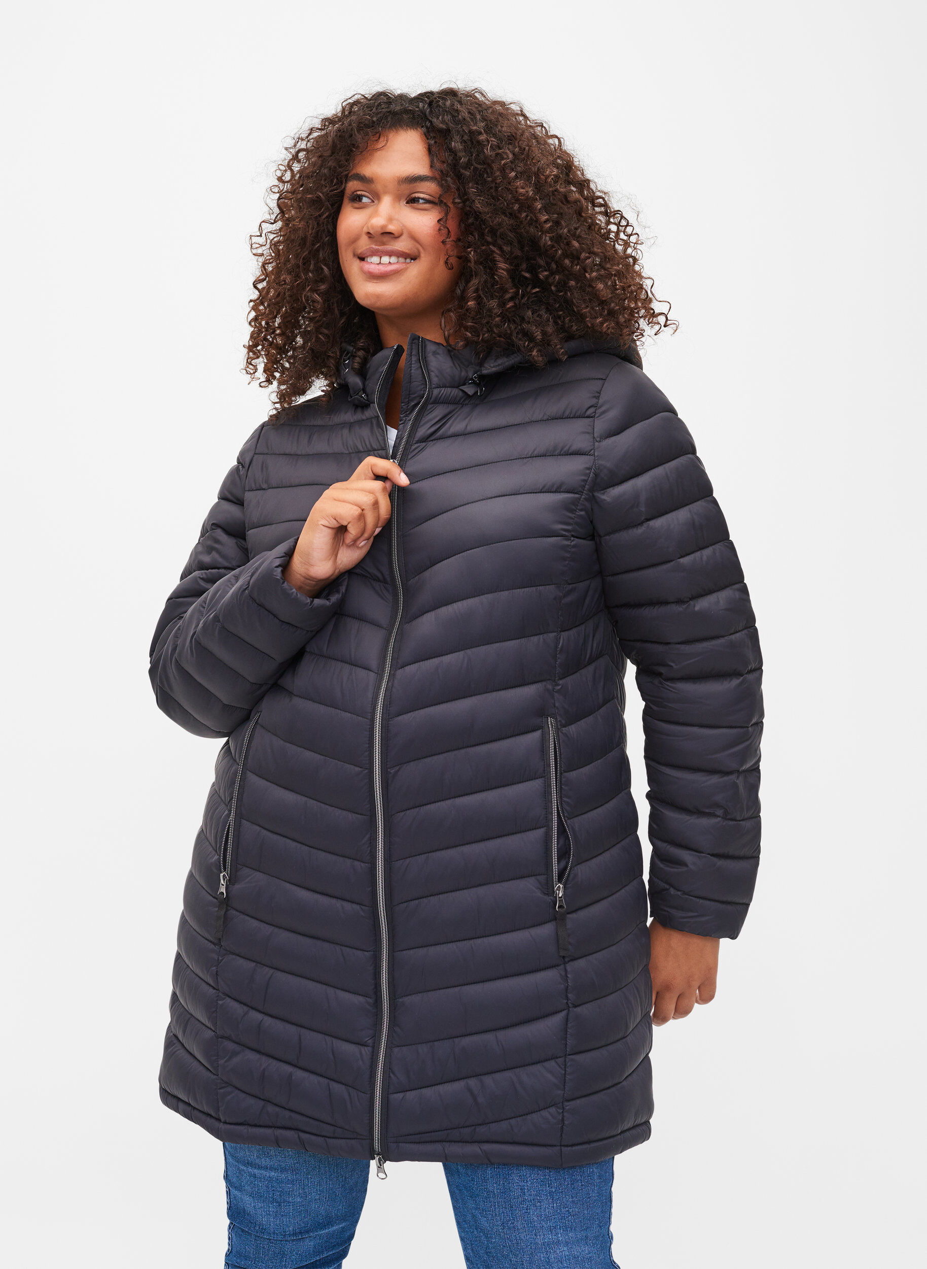 Veste l&eacute;g&egrave;re avec des poches et une capuche d&eacute;tachable, Noir, Model