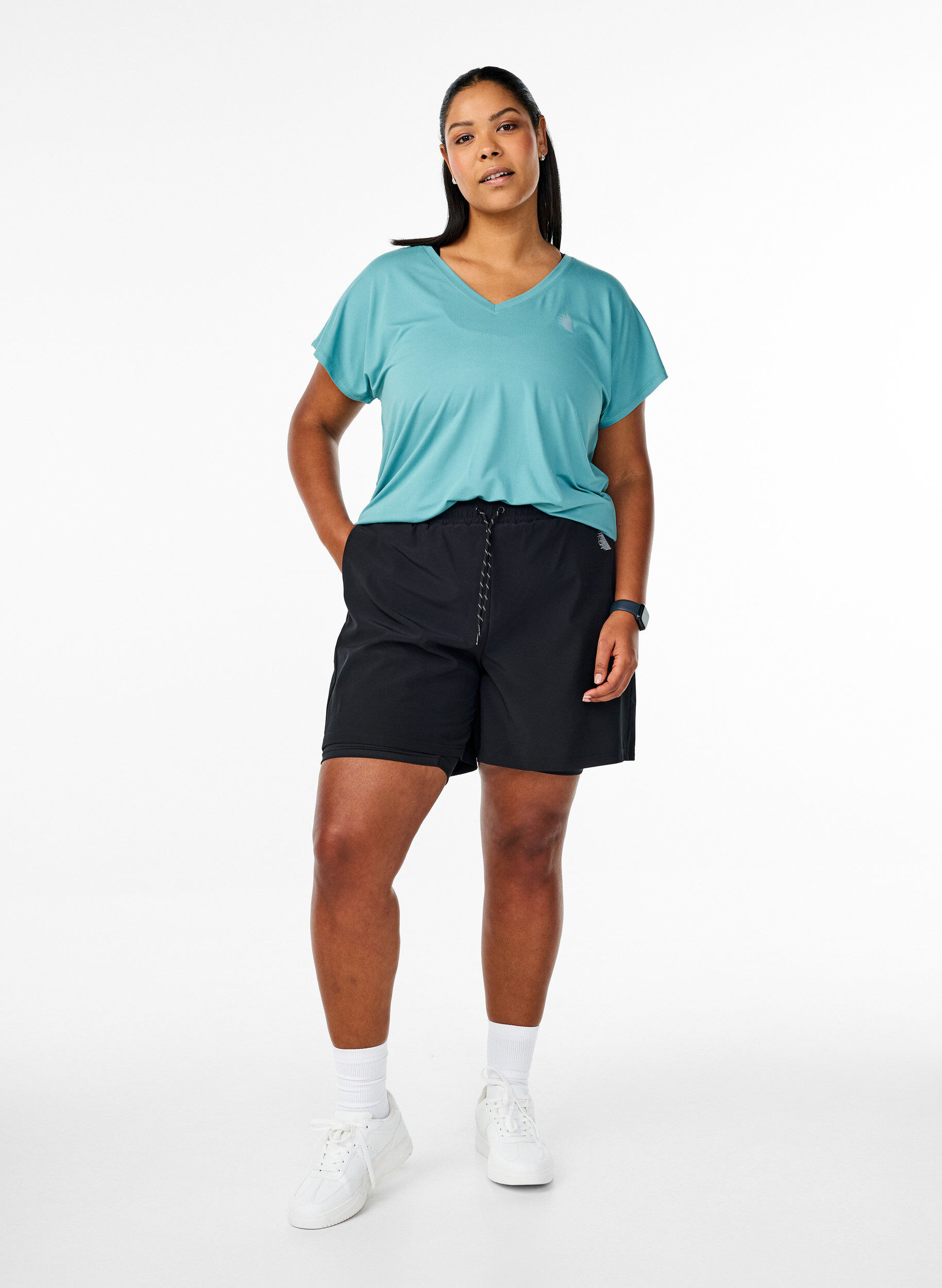 Zizzi T-shirt d&rsquo;entra&icirc;nement ample avec col en V, Vert, Model image number 1