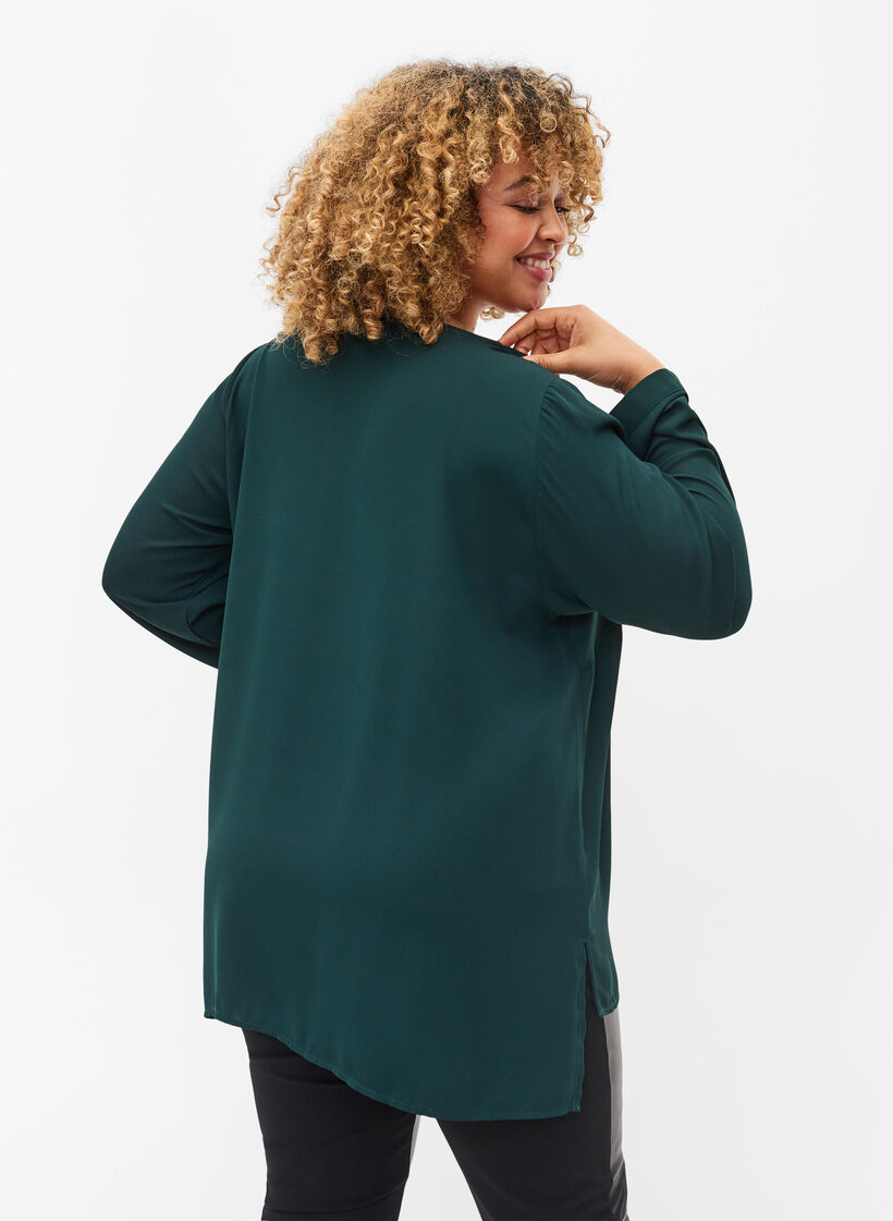 Chemise de couleur unie avec col en V, Scarab, Model image number 1