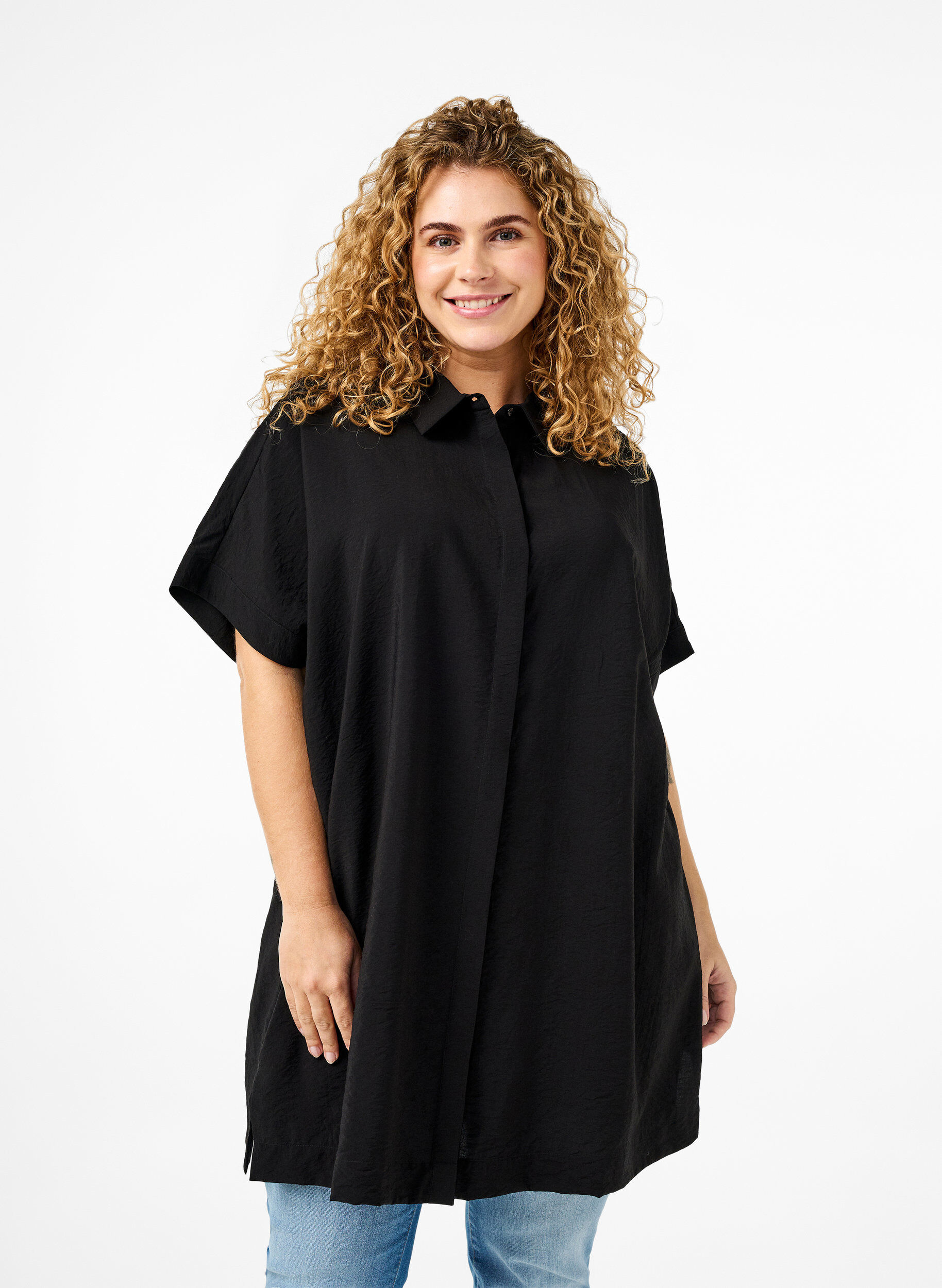 Zizzi Chemise longue en viscose &agrave; manches courtes, Black, Model image number 0
