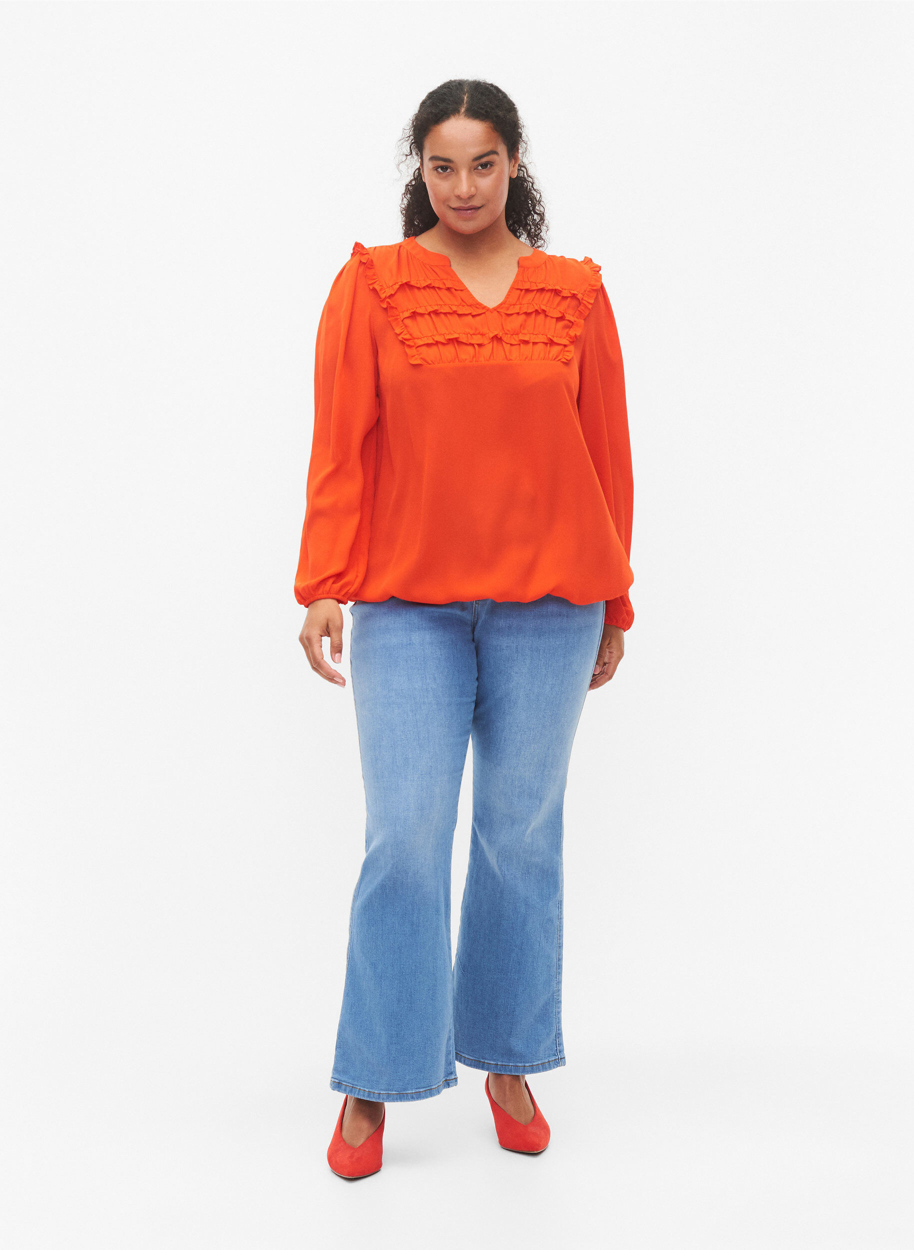 Zizzi Blouse &agrave; manches longues avec des d&eacute;tails fronc&eacute;s., Orange.com, Model image number 3