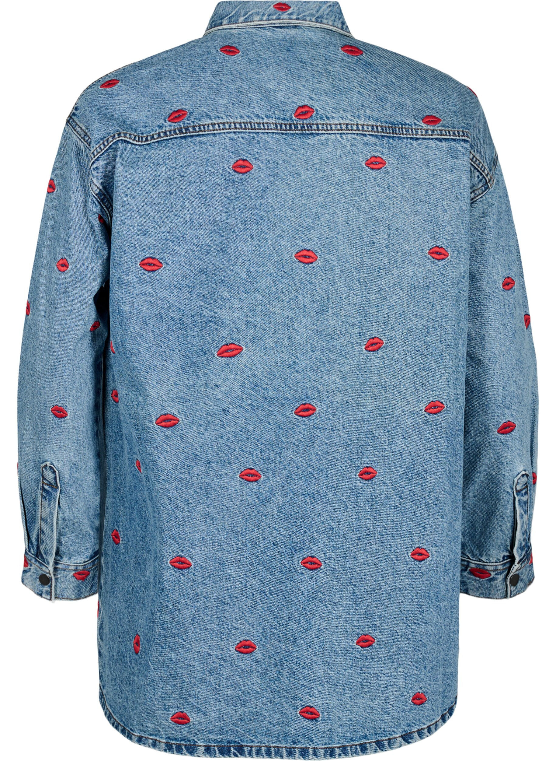 Zizzi Chemise ample en jean et avec l&egrave;vres brod&eacute;es, Light Blue Kiss, Packshot image number 1