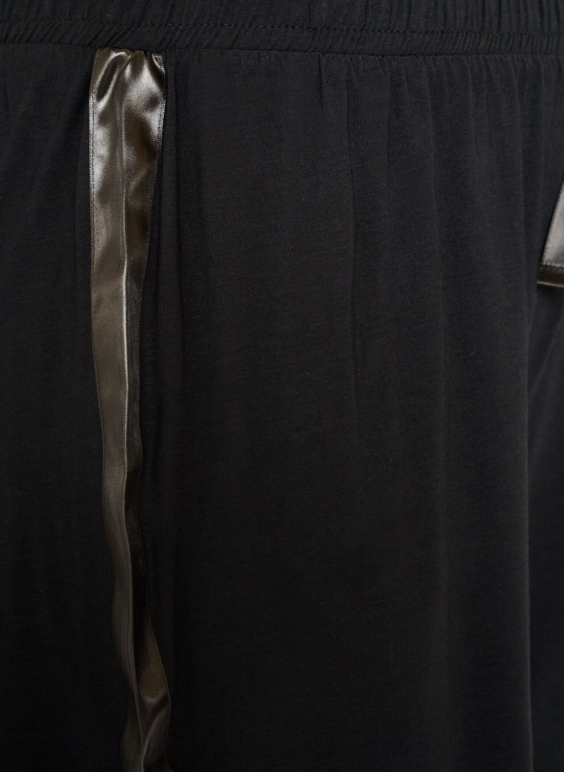 ZizziShort de pyjama en modal avec bande contrastante, Noir, Packshot image number 2