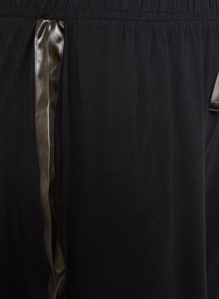 Short de pyjama en modal avec bande contrastante, Noir, Packshot image number 2