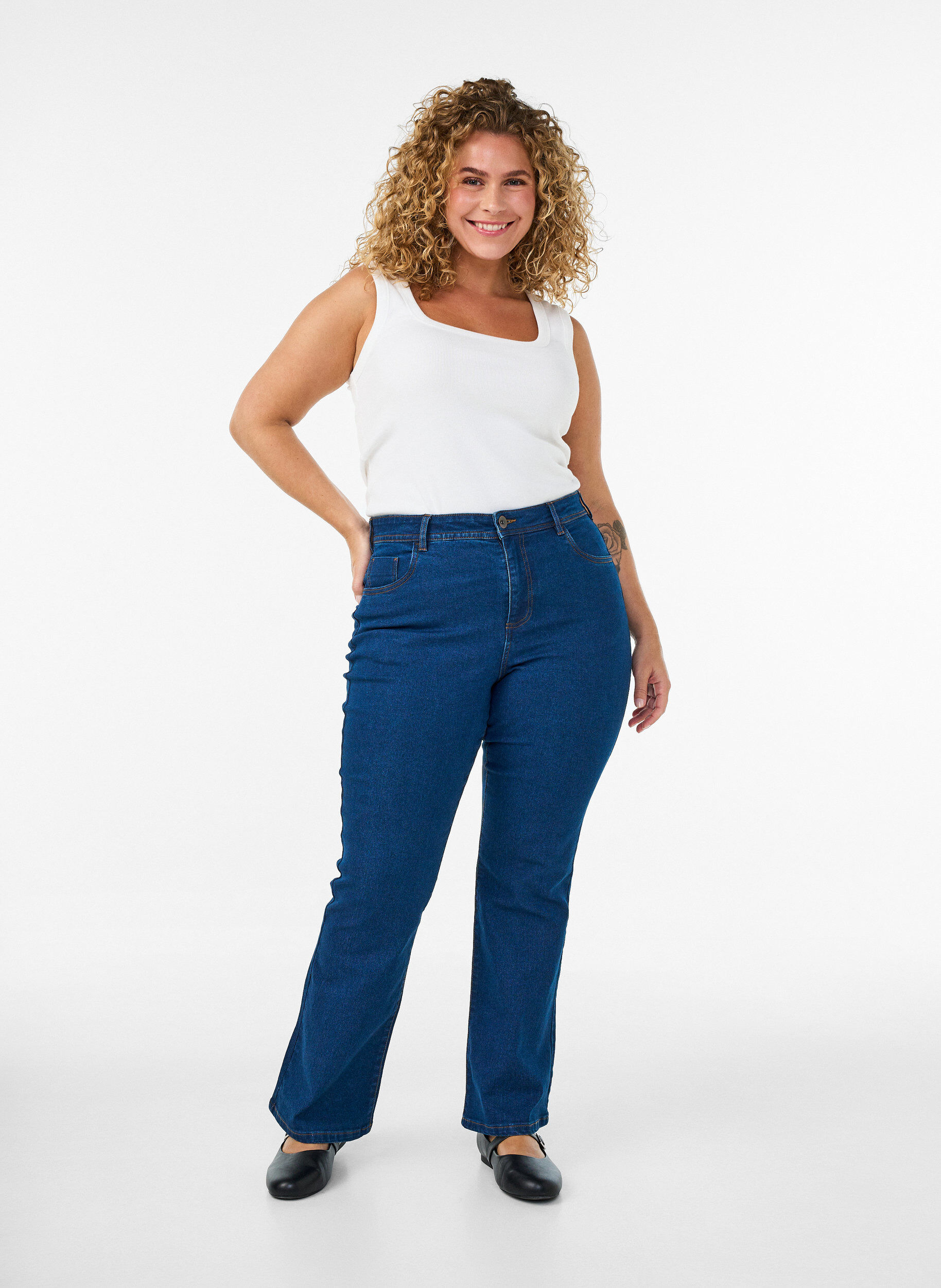 Jean taille haute avec coupe bootcut, Bleu, Model