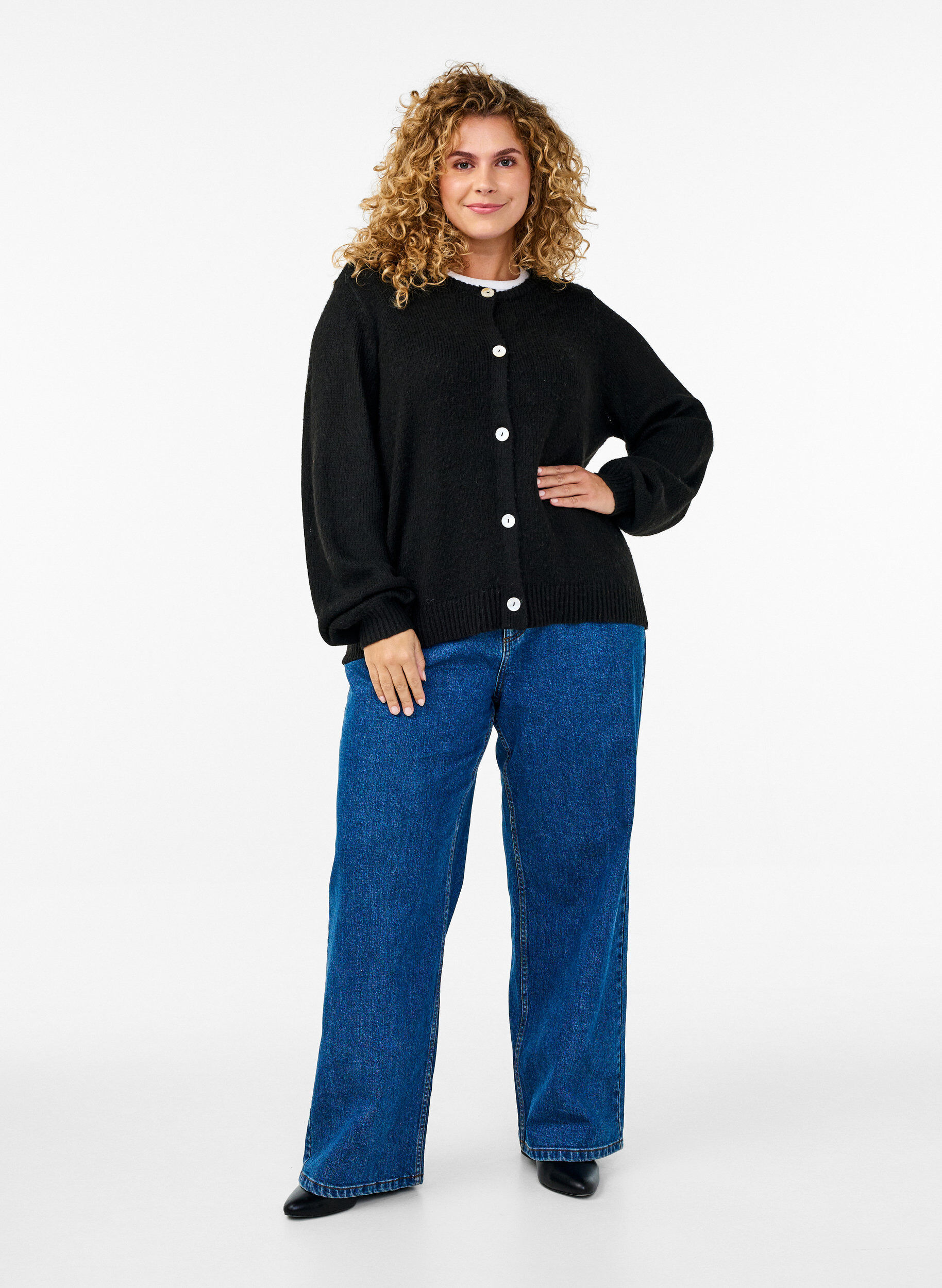 Zizzi Cardigan en maille comportant de la laine et des boutons, Black Solid, Model image number 2