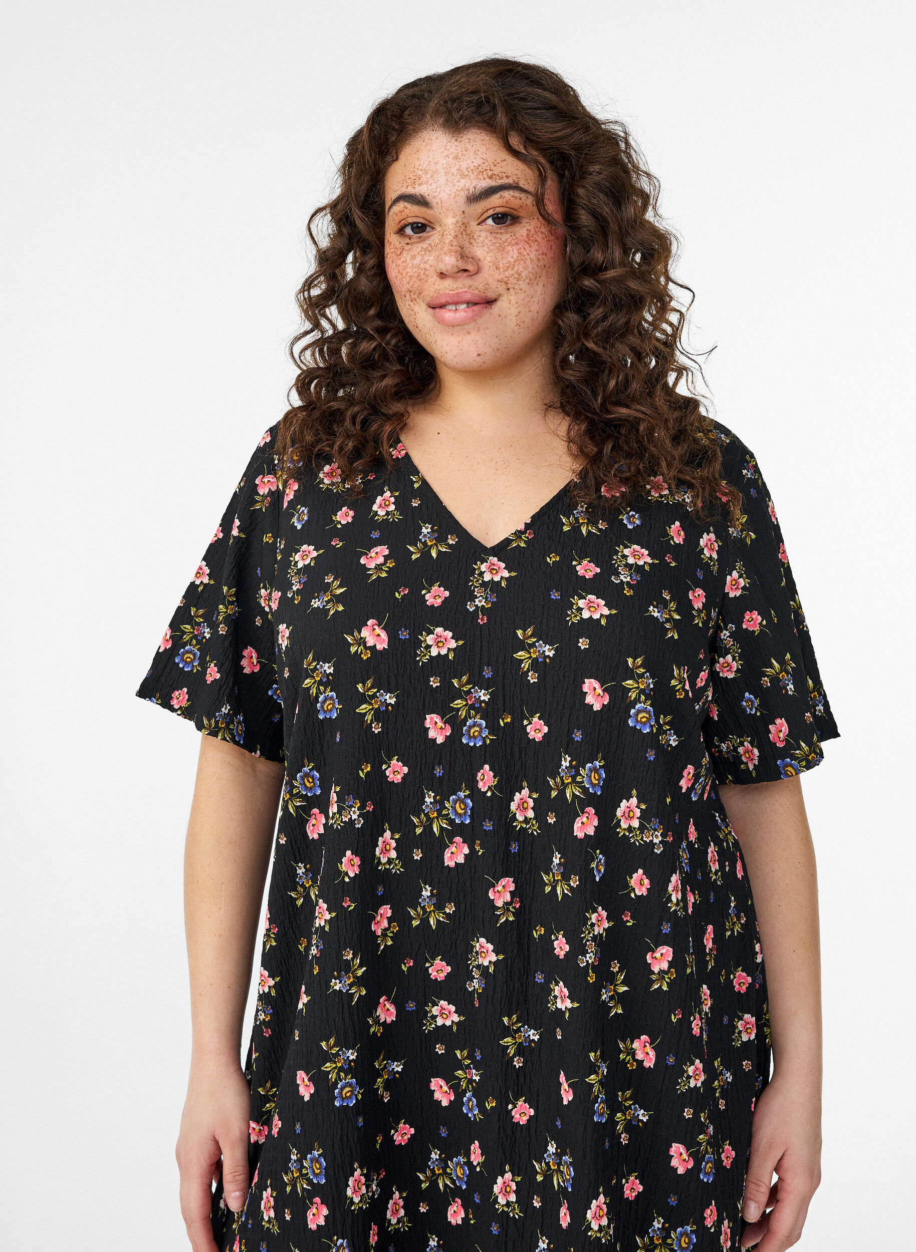 ZizziRobe &agrave; manches courtes avec col en V, Noir, Model image number 2