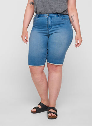 Short en jean moulant avec bords bruts, Blue Denim, Model image number 2
